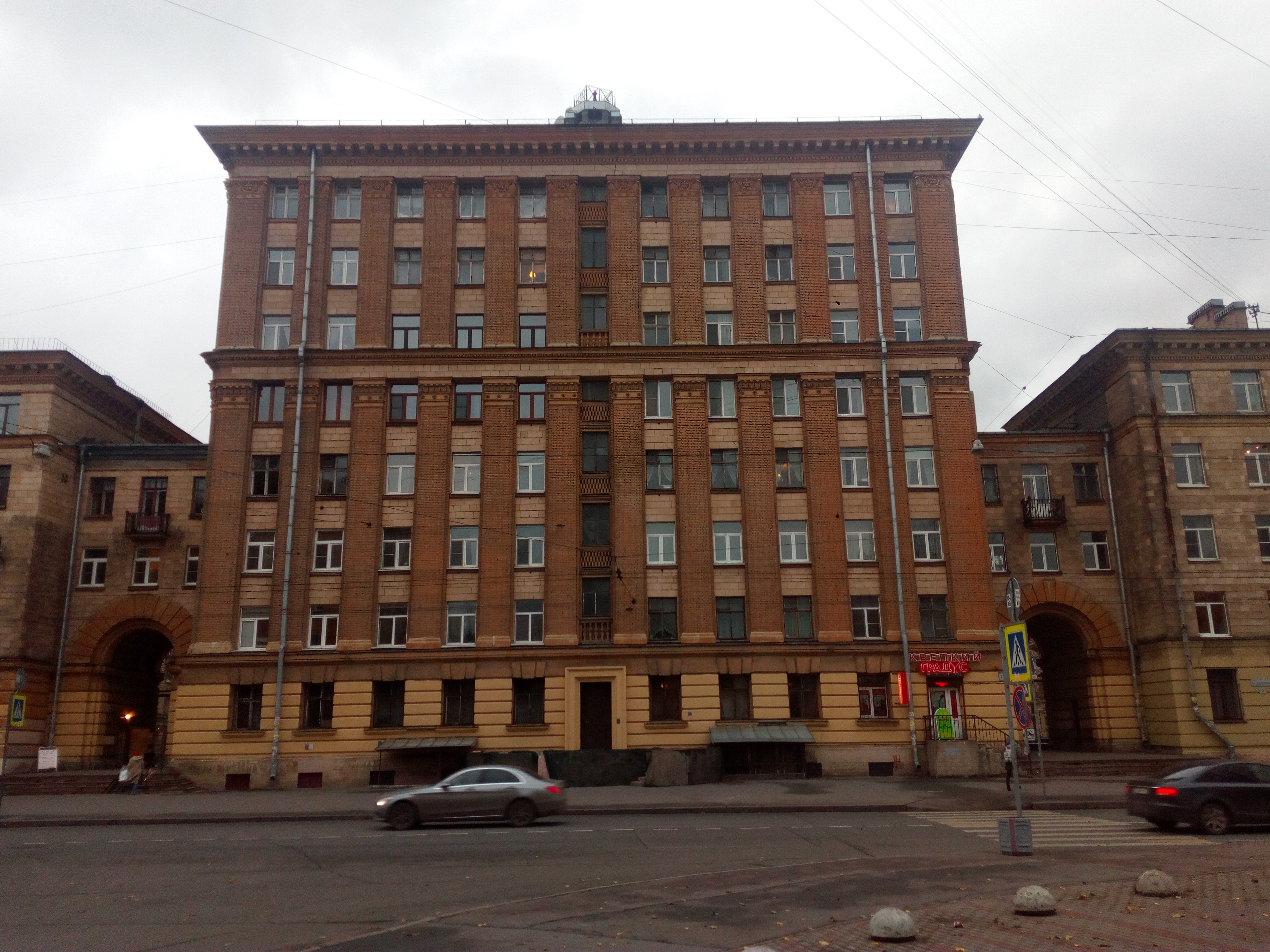 ул. Полярников 17