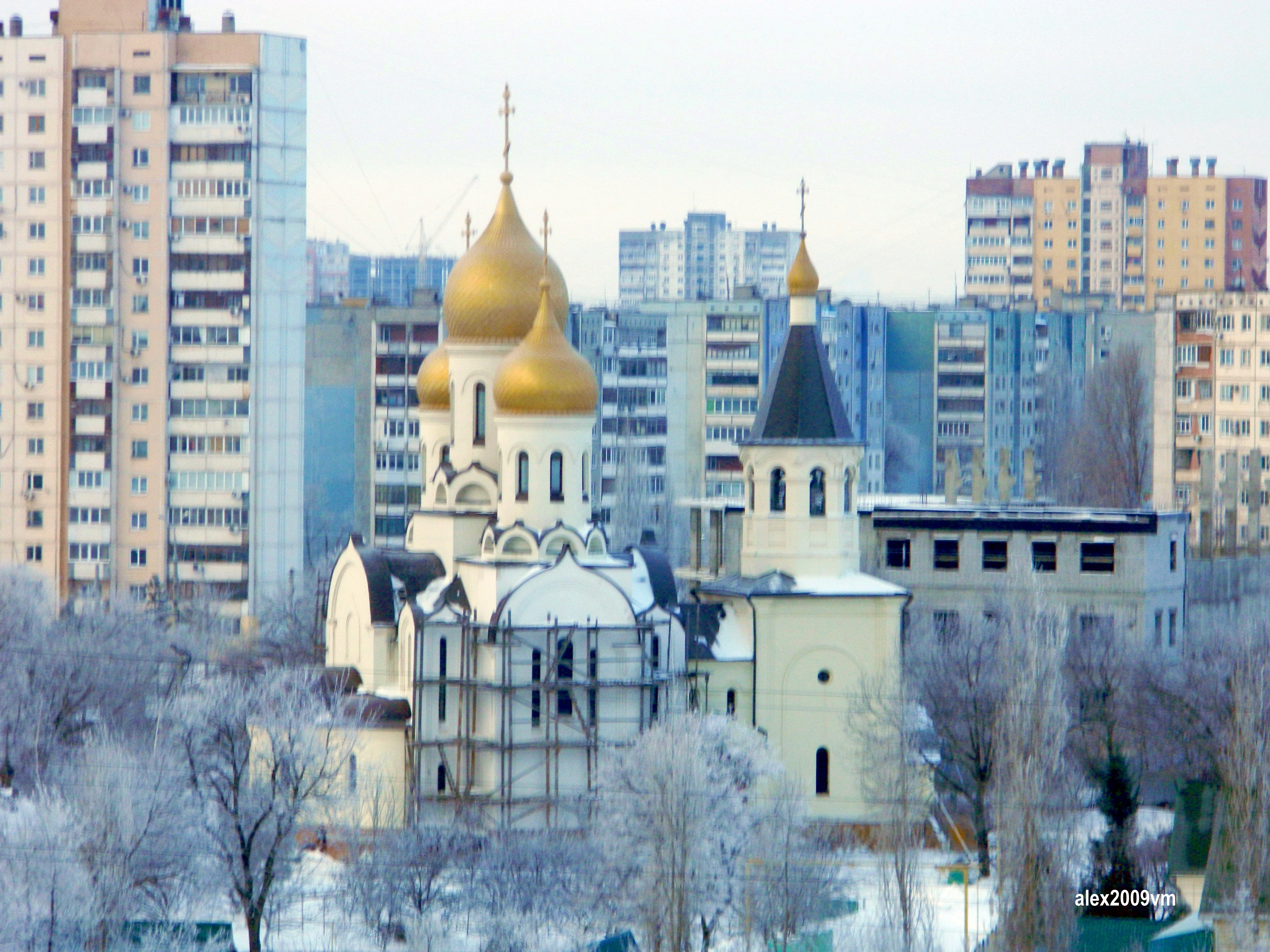 Волгоград дзержинский. Церковь Волгоград Дзержинский район. Волгоград храм зима. Церковь Волгоград Дзержинский район 7 ветров. Храм Преображения Господня Волгоград 7 ветров.