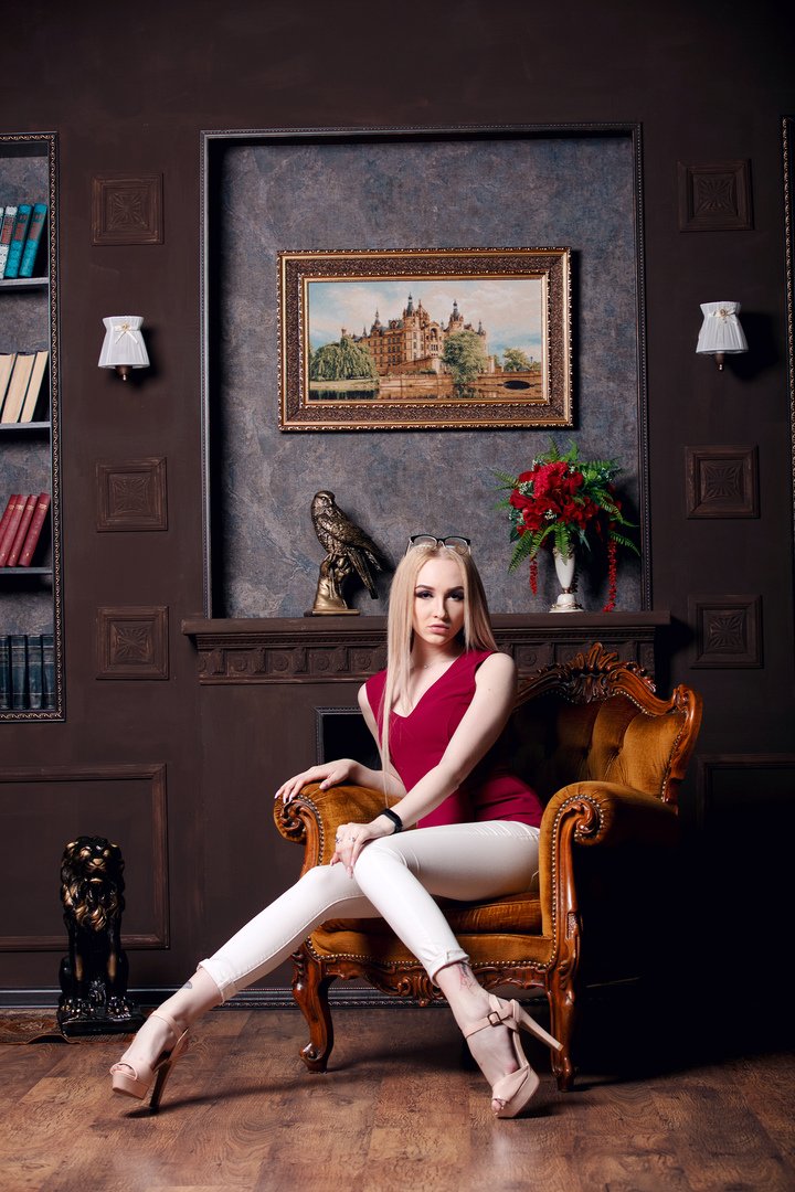 Столичные девушки. Алена акимова мисс москва 2022. Миссис москва 2018. Юбилейная девчонки. Фото рандомной девушки.