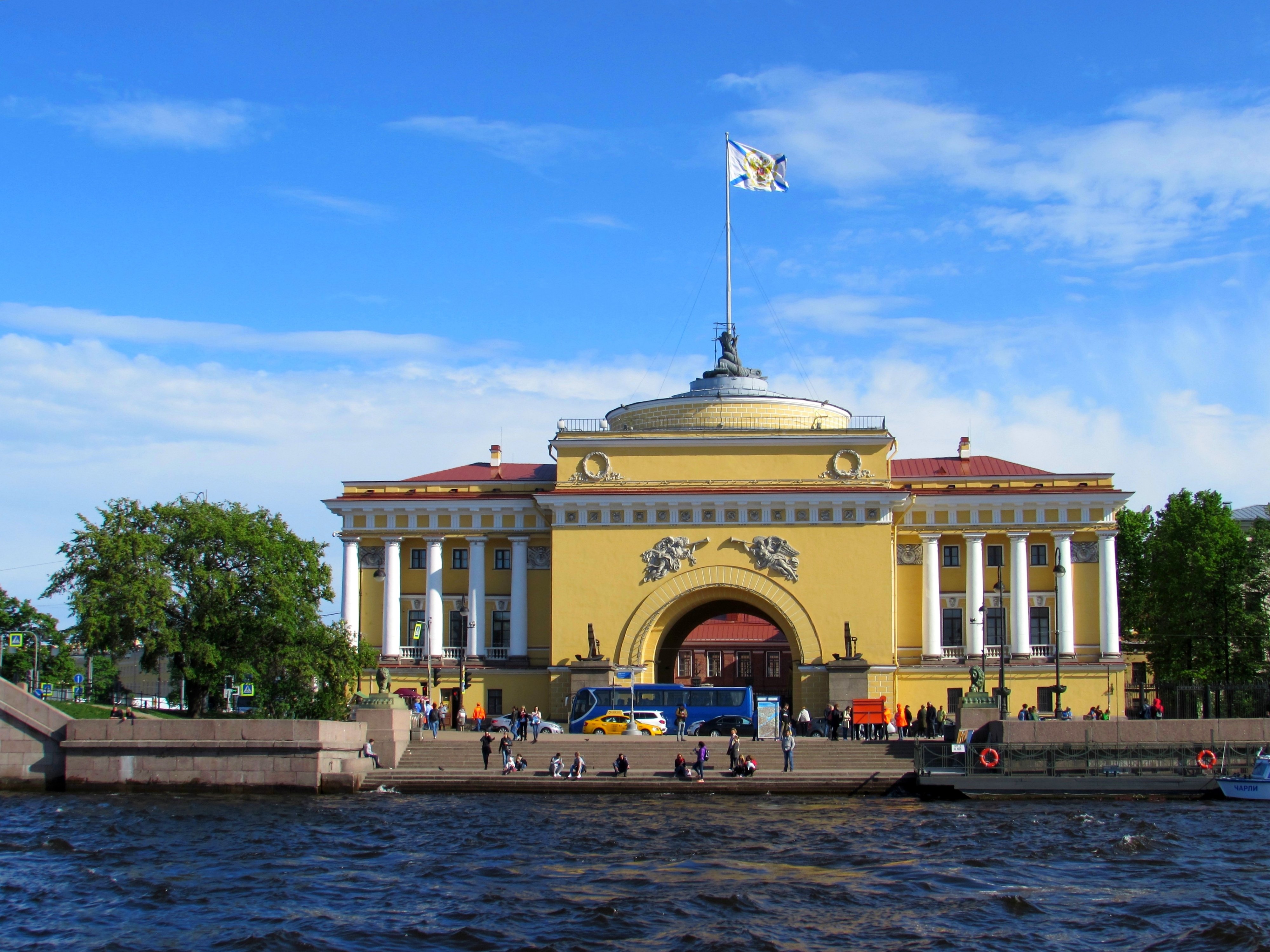 Адмиралтейская набережная 16. Причал Адмиралтейская набережная. Адмиралтейская набережная 4. Адмиралтейство набережная Пристань. Санкт-Петербург Адмиралтейская набережная Петергоф экспресс.