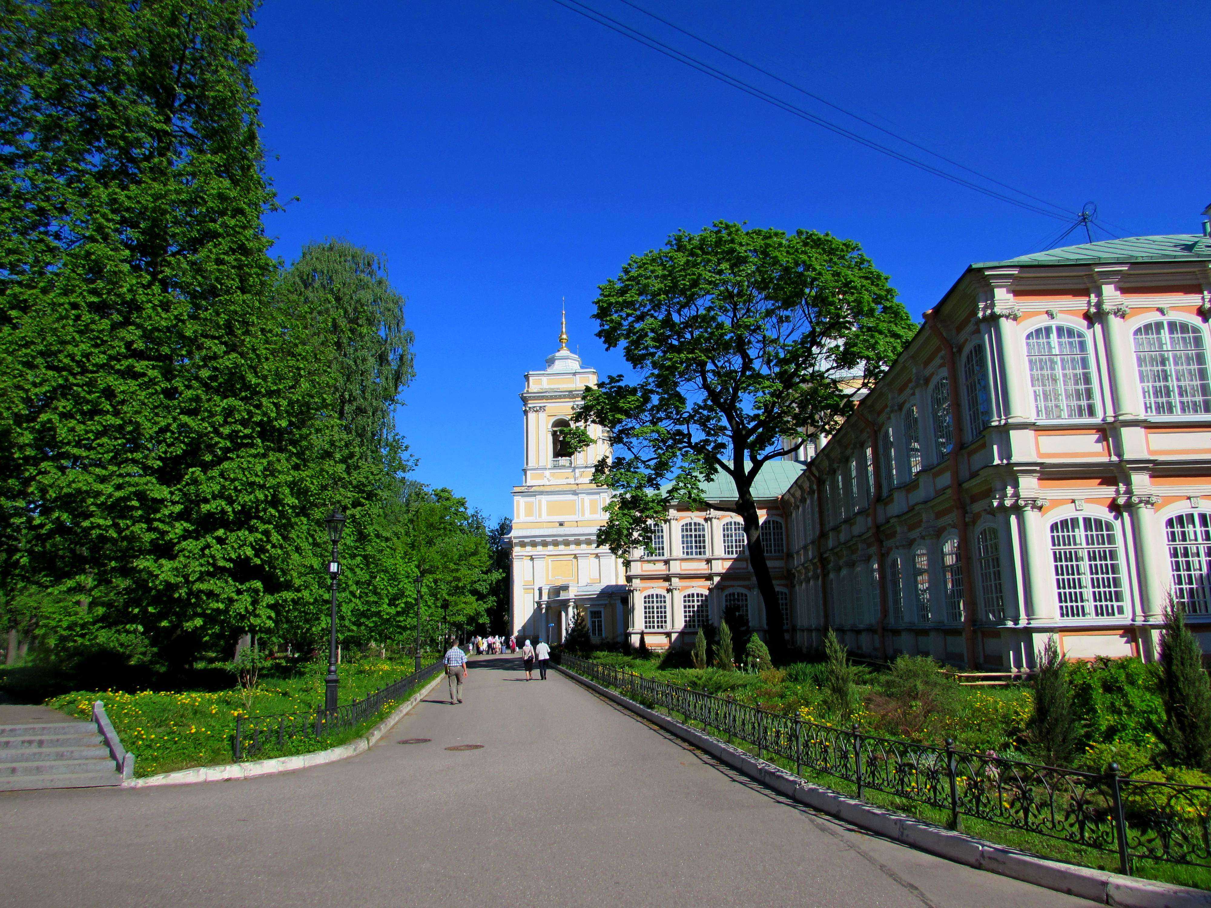 Спб александро. Александро-Невская Лавра в Санкт-Петербурге. Александро-Невская Лавра надвратная. Зимняя Александро Невская Лавра.