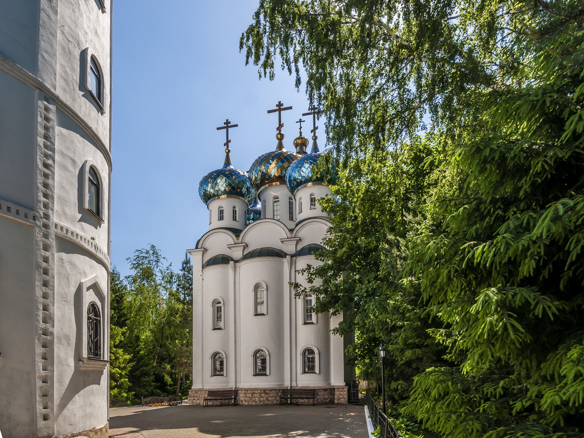 Русском в пушкине. Успенский собор Одинцовский район пятикупольный. Русская православная Церковь Николая Чудотворца в Пушкино. Церковь Николая Чудотворца Ярославское шоссе 34. Церковь московских чудотворцев Казань.