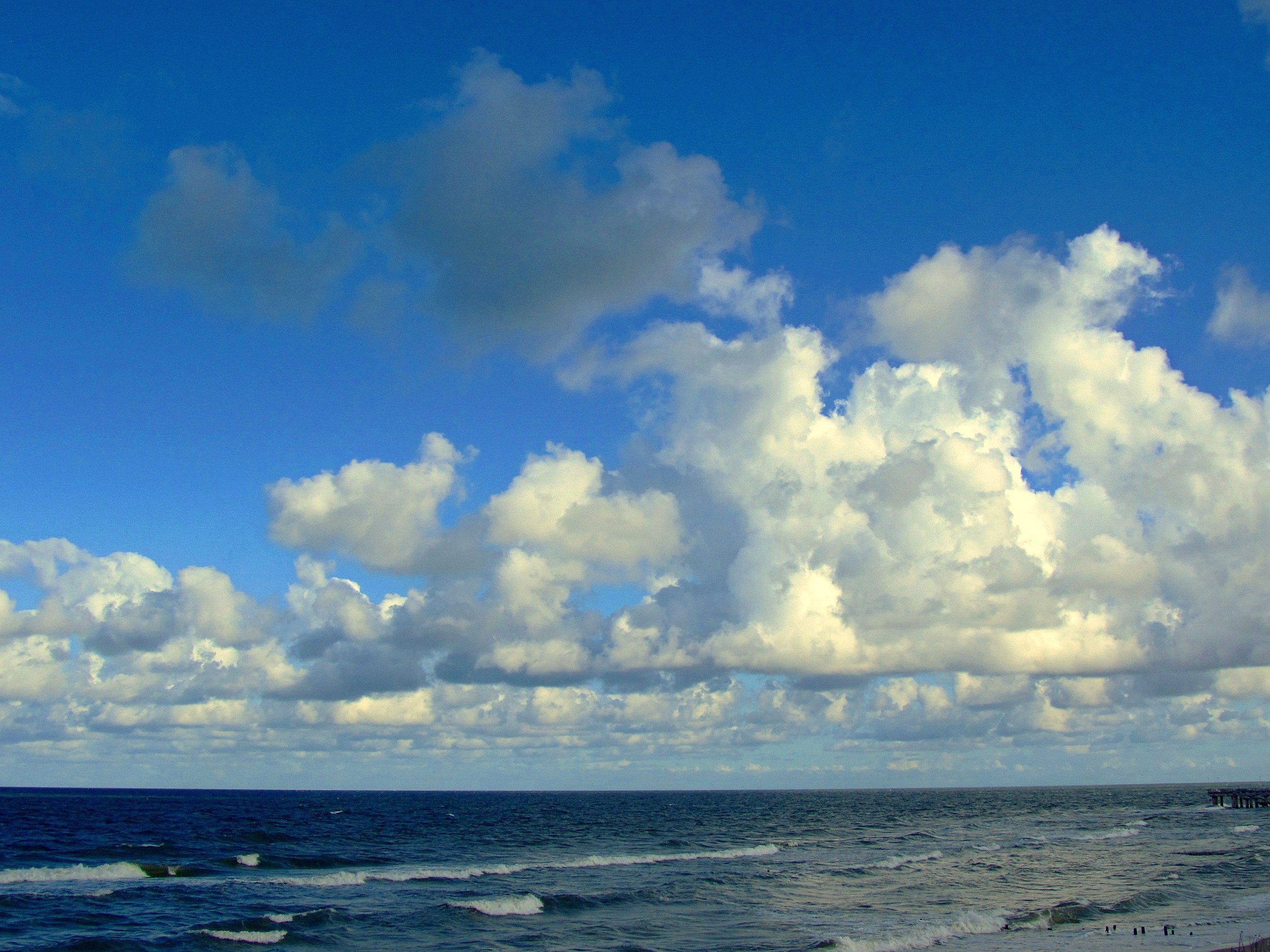 Облака над морем