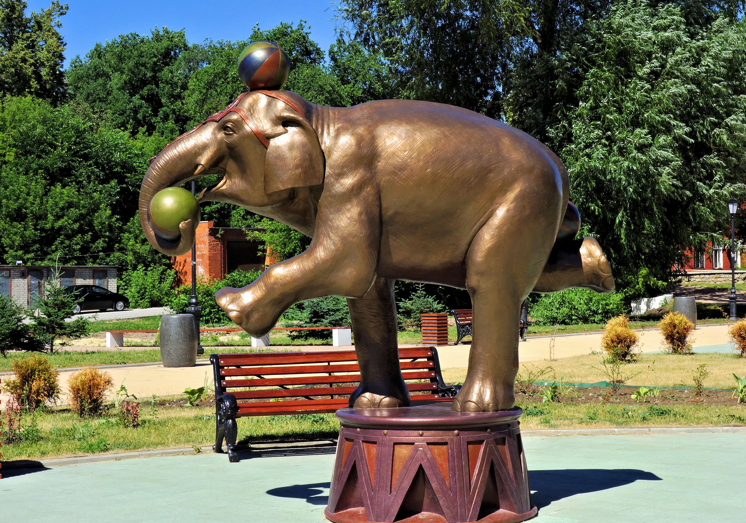 Рязанский цирк статуи