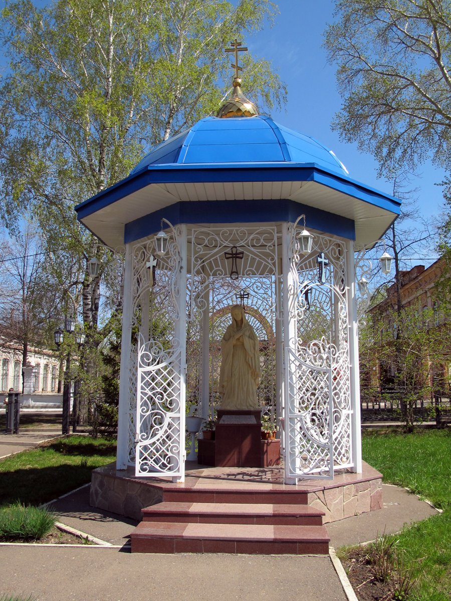 Аллея скарятинский сад чистополь. Парк аттракционов чистополь. Скарятинский сад чистополь. Аллея скарятинский сад чистополь. Чистополь скверы.