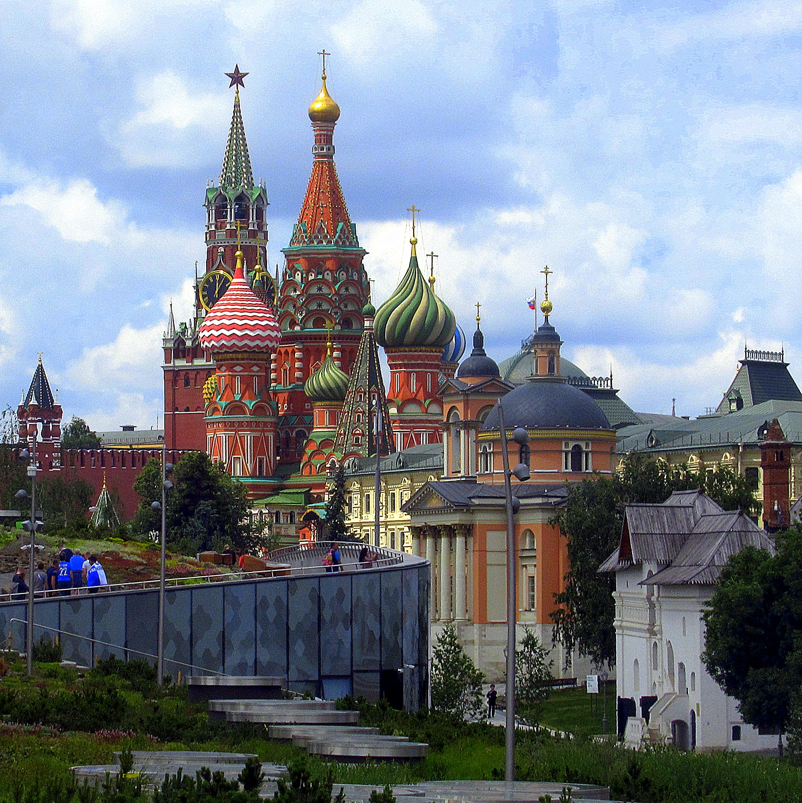 Фото столица. Столица картинка. Панорамное фото Кремля из Зарядье. Пазлы из Зарядья. Встречай столица.