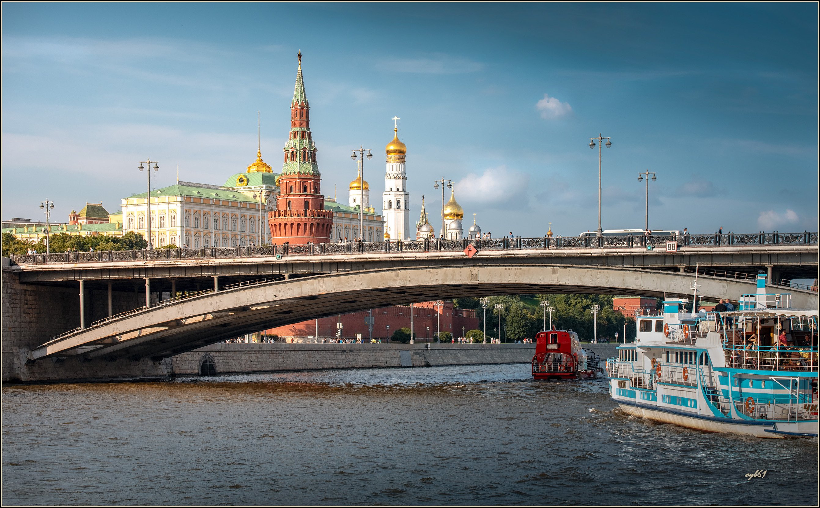 Мост у кремля для