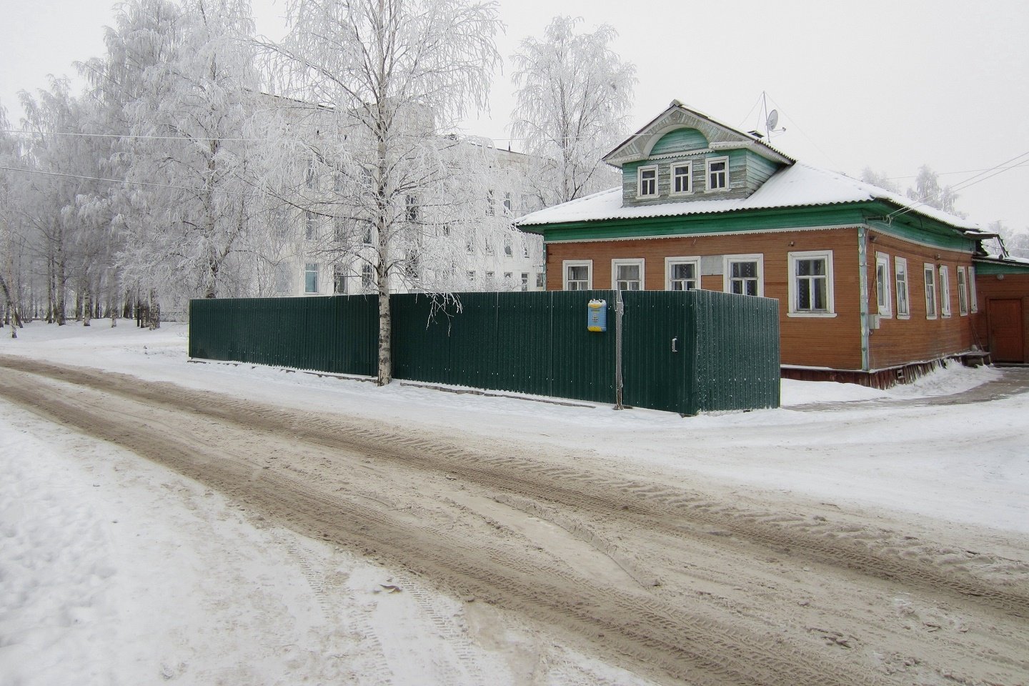 Погода холмогоры на сегодня. Холмогоры набережная. Село Холмогоры Архангельской области. Улицы в селе Холмогоры улица Ломоносова 33. Село Холмогоры Красноармейская 25.