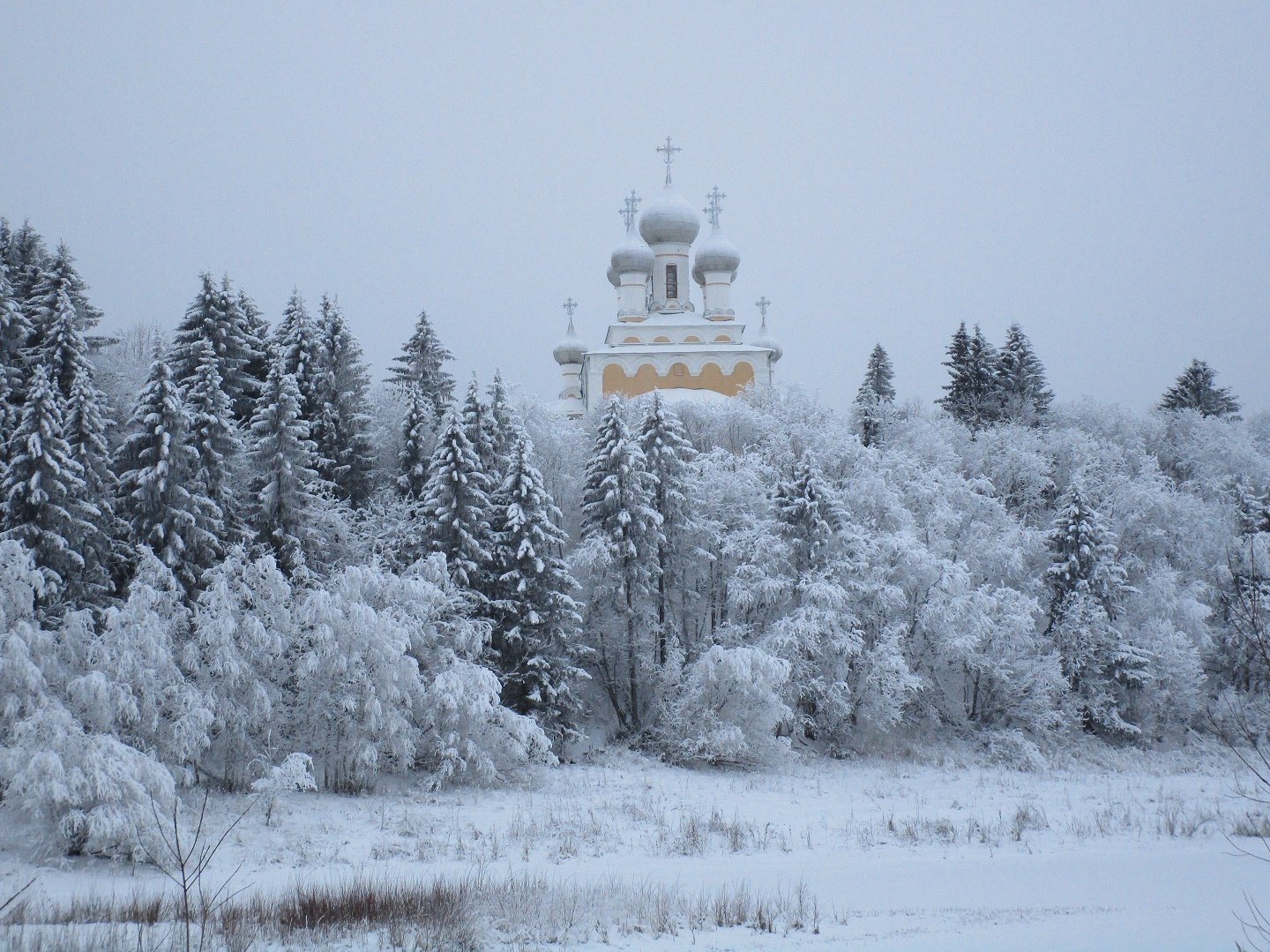 Церковь зимняя Башкирия в деревне