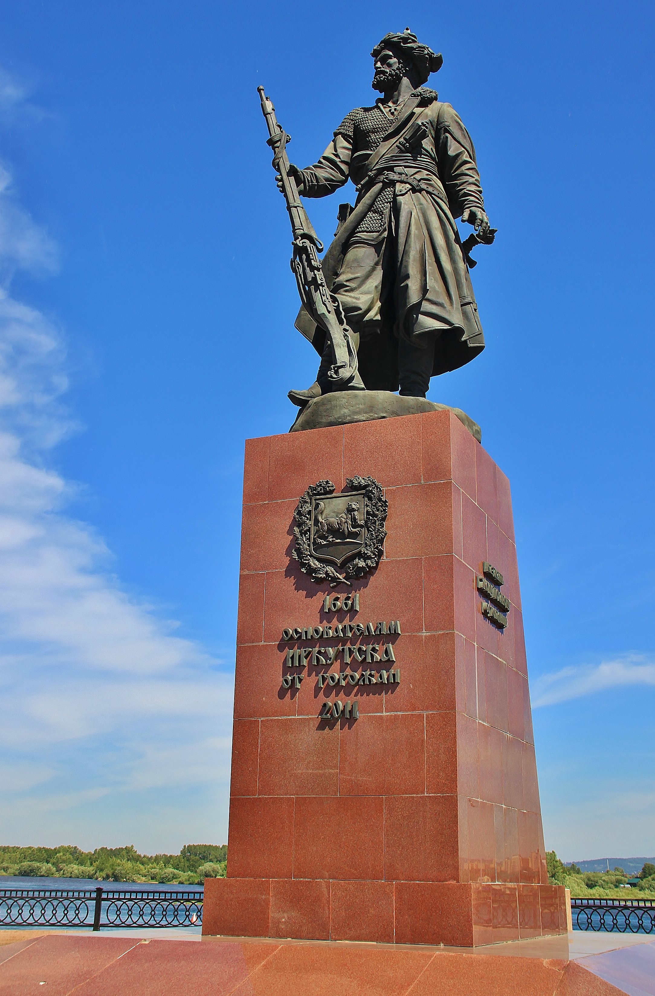 Памятник Якову Похабову. Памятник основателю Иркутска Якову Похабову. Похабов Иркутск памятник.