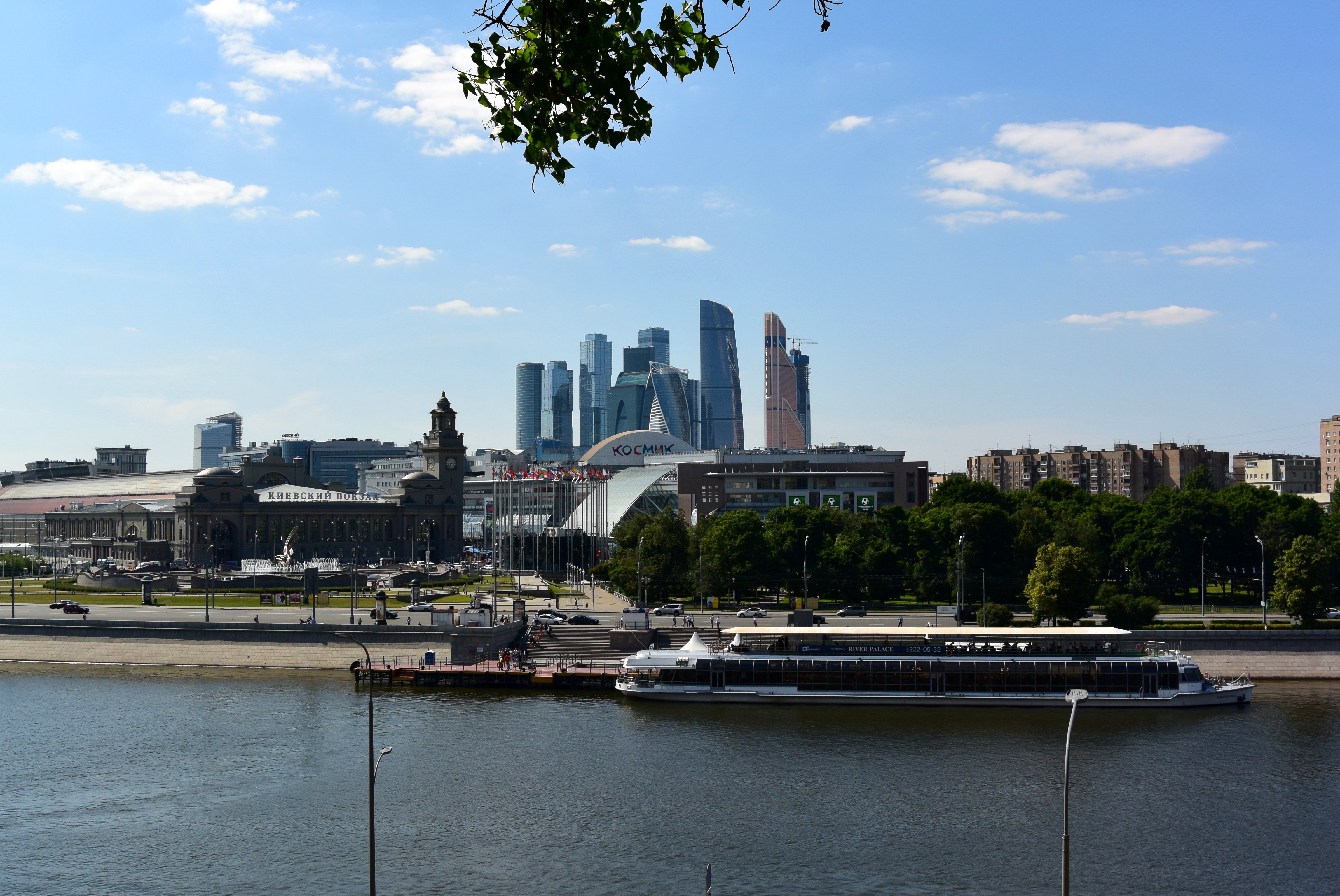 Бережковская набережная. Бережковская на́бережная. Город Москва Бережковская набережная. Москва Бережковская набережная панорама. Бережковская набережная фот.