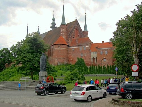 Замок Фромборк и памятник Копернику