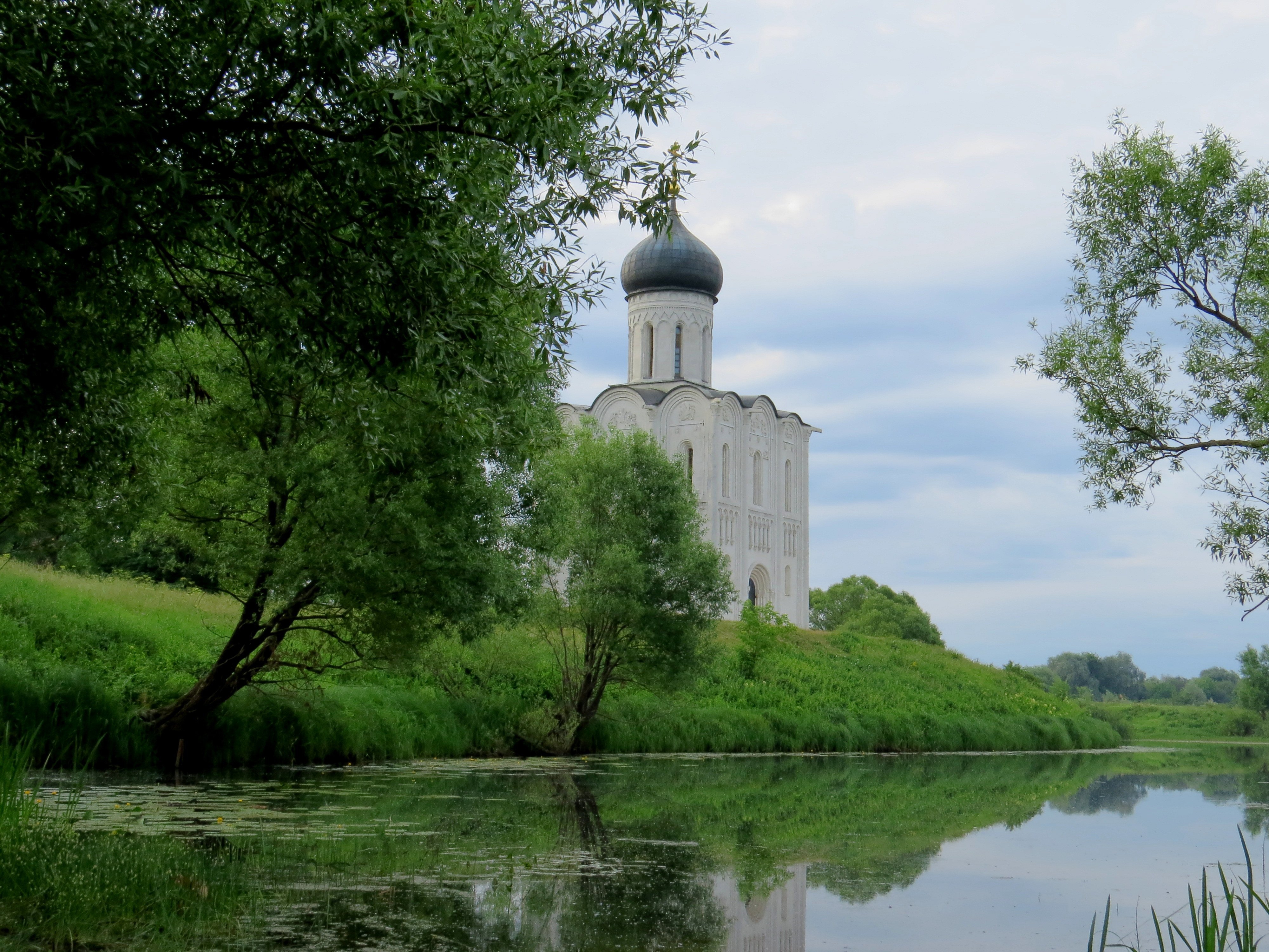 Церковь Покрова на Нерли фото внутри