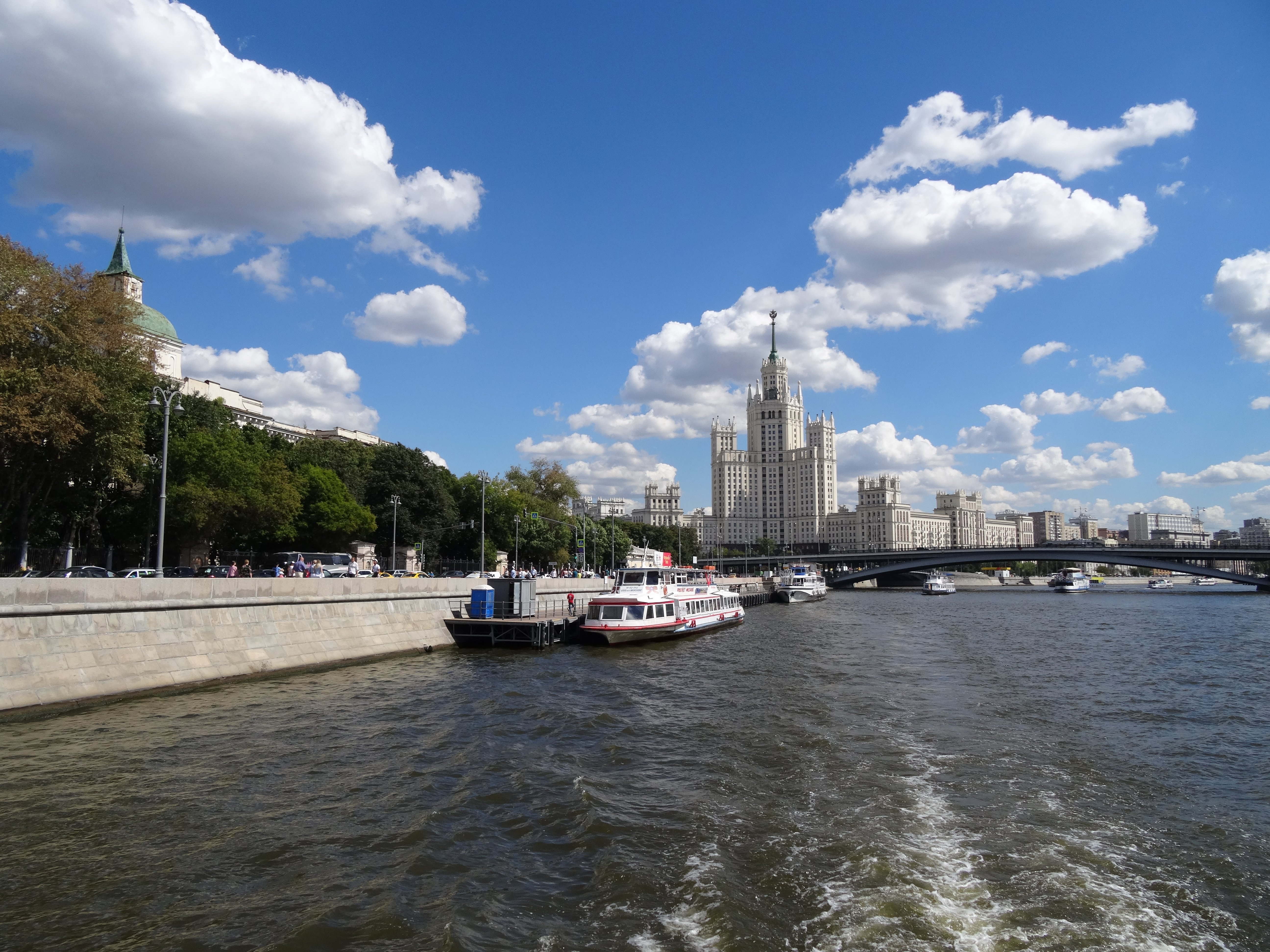 Московские ссылки. Реки Москвы. Река Наташа. Москва река картинки мужское фото. Река Наташа картинки.