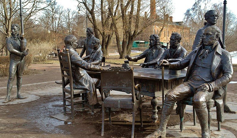 Памятники архитекторам. Памятник зодчим Санкт-Петербурга в Александровском парке. Скульптурная группа Зодчие Александровский парк. Александровский парк памятник зодчим Санкт Петербург. Зодчие Петербурга Таратынов памятник.