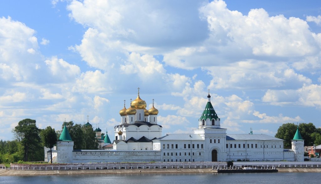 Ипатьевский монастырь вид с Волги