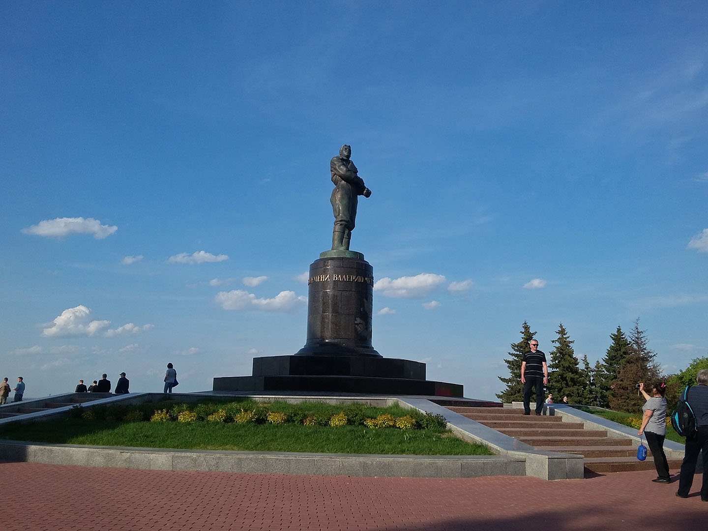 В п чкалова нижний новгород. Памятник Чкалову в Нижнем Новгороде. Памятник Чкалову в Кстово. Памятник Чкалову в Оренбурге. Памятник Чкалову в Химках.