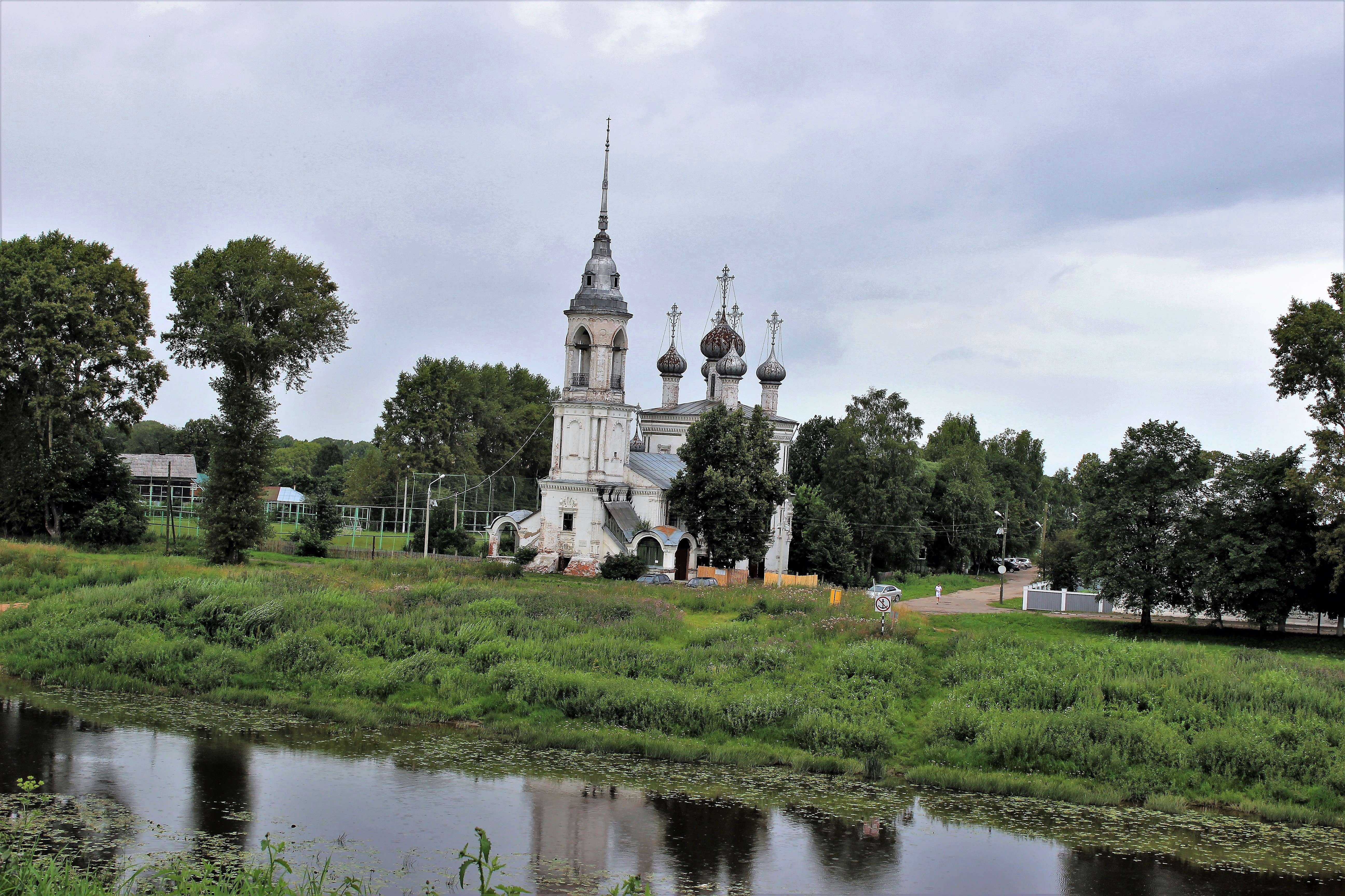 На реке вологде стоит старинный русский город. Река Вологда. Река Вологда Церковь. Вологда река Вологда. Остров на реке Вологда.