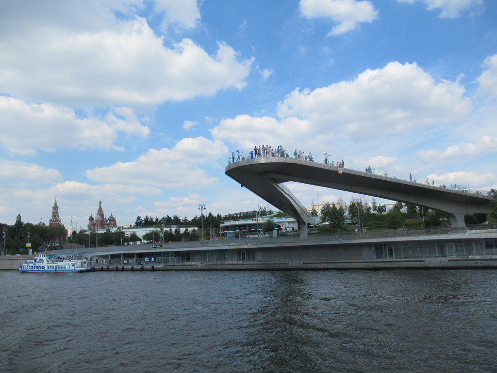 Фото с парящего моста в зарядье