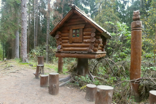 Лесная избушка