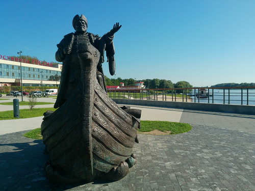 в Новгороде