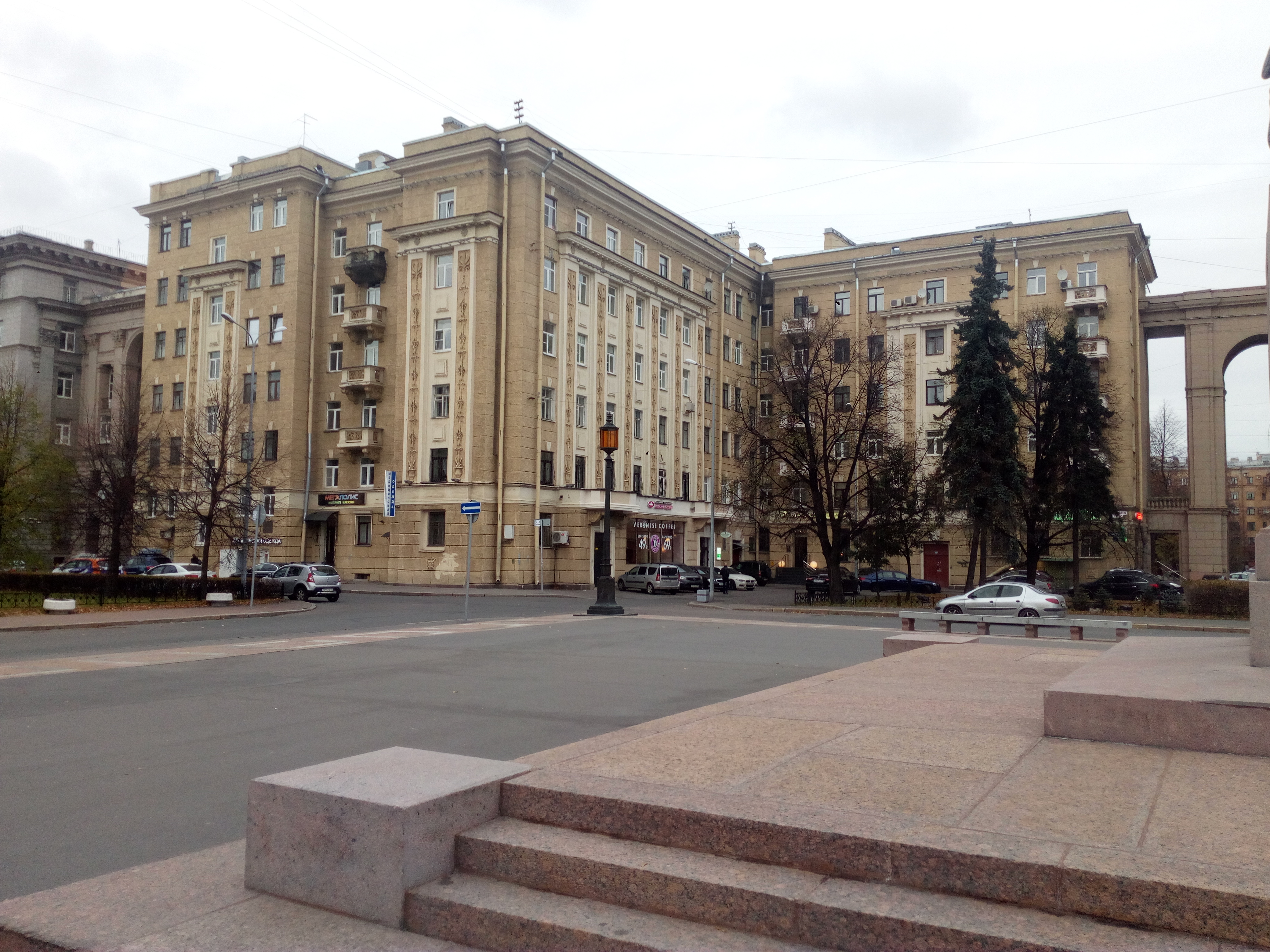 пл. Чернышевского 3