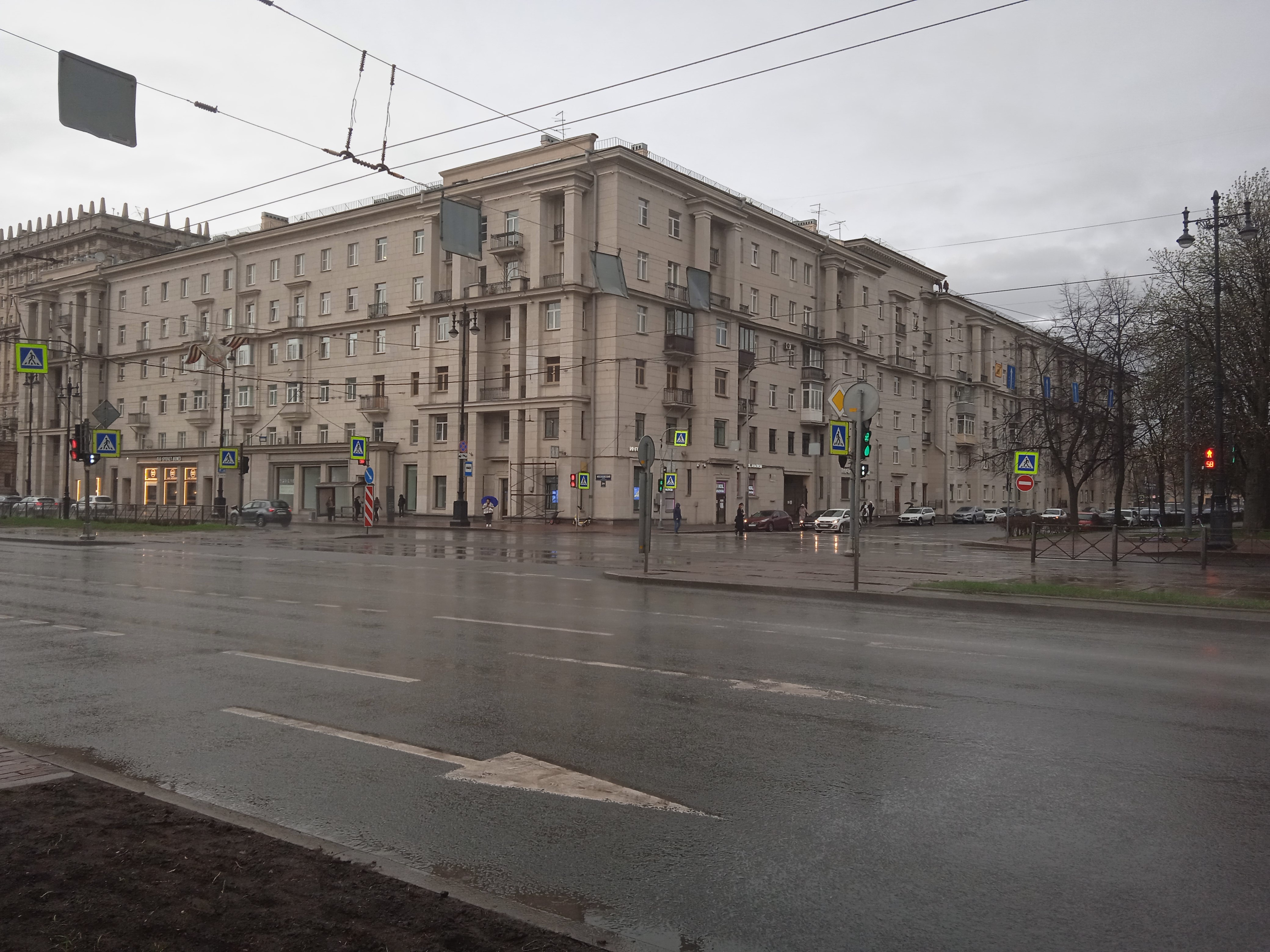 Московски пр. 204/8