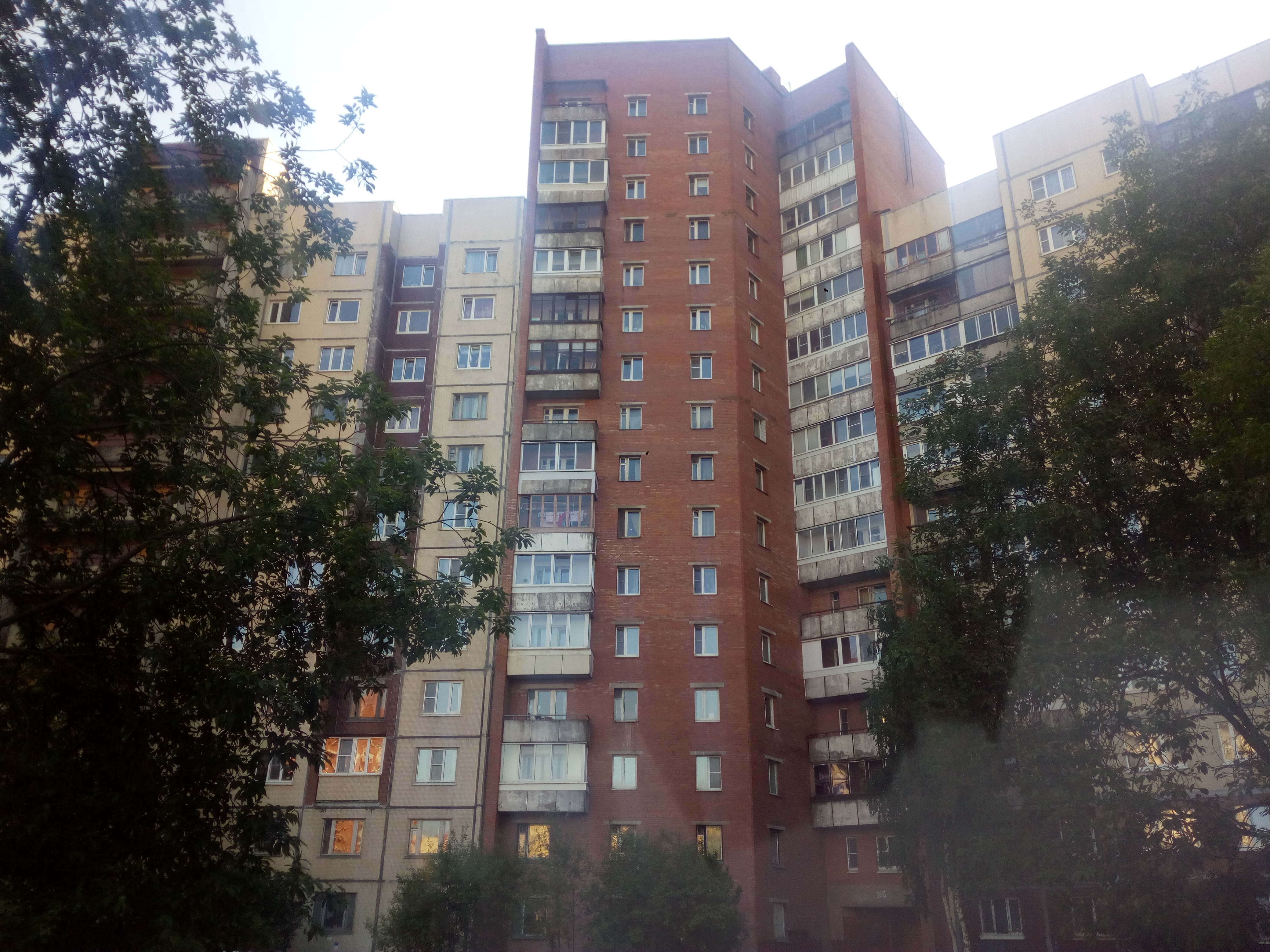 Российский пр. 1, парадная 4