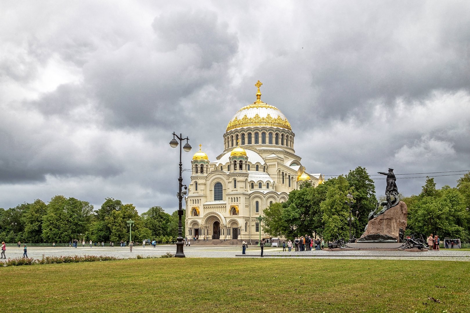 Арка на морском соборе Кронштадта