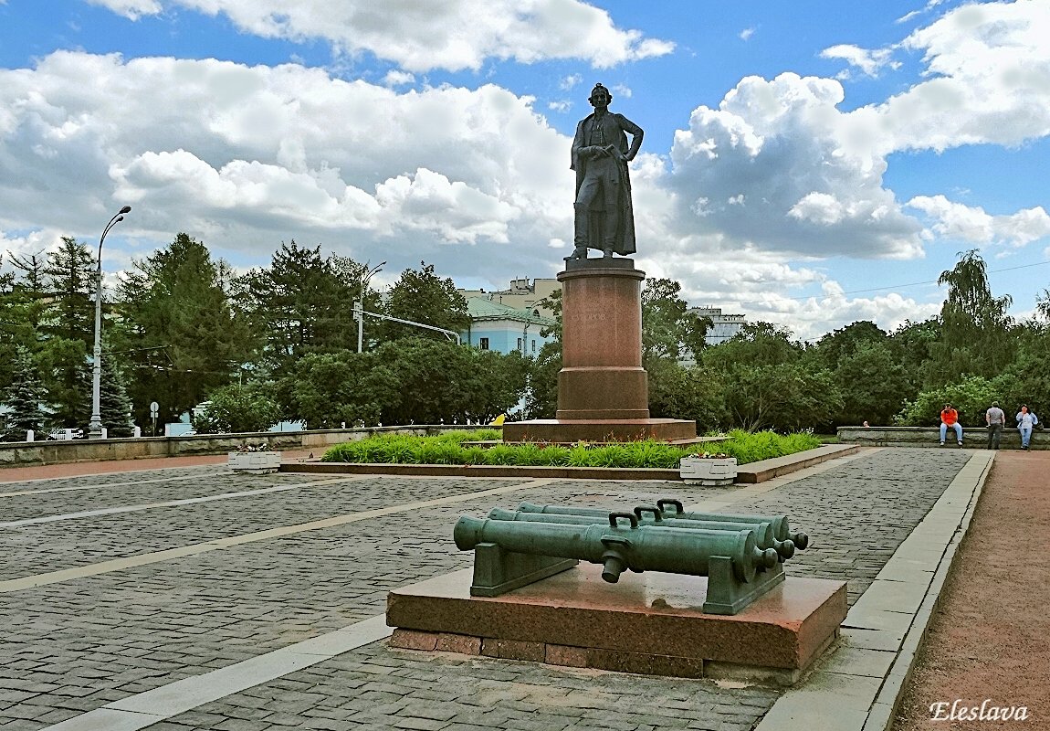 Памятник суворову в москве