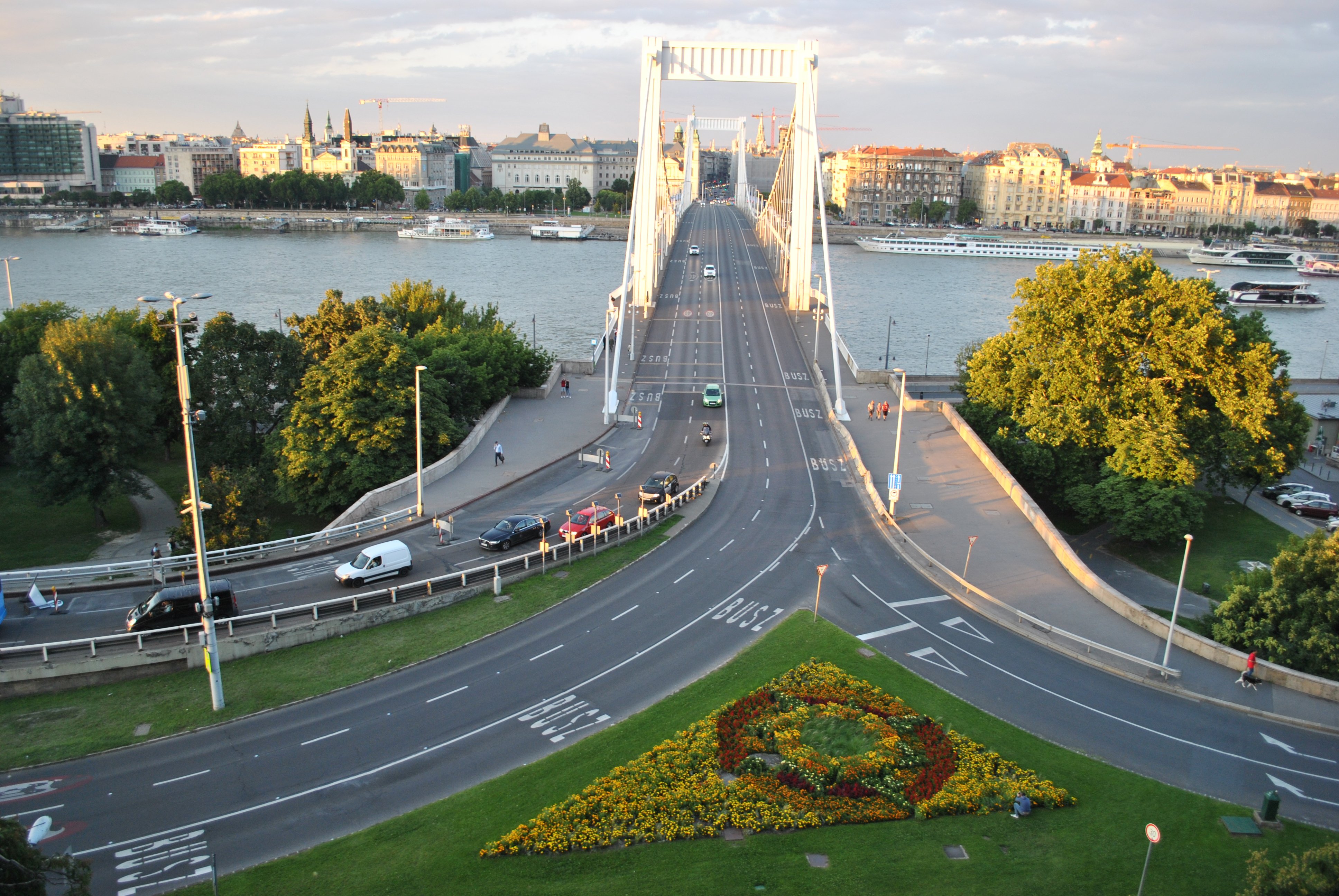 Мост расположен. Мост Эржебет Будапешт. Мост Елизаветы в Будапеште. Мост Елизаветы в Будапеште фото. Erzsebet мост.