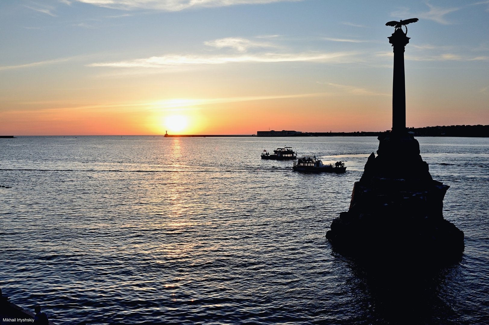 Море Севастополь памятник солнце