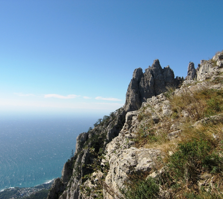 Скалистая вершина Курочка в Крыму