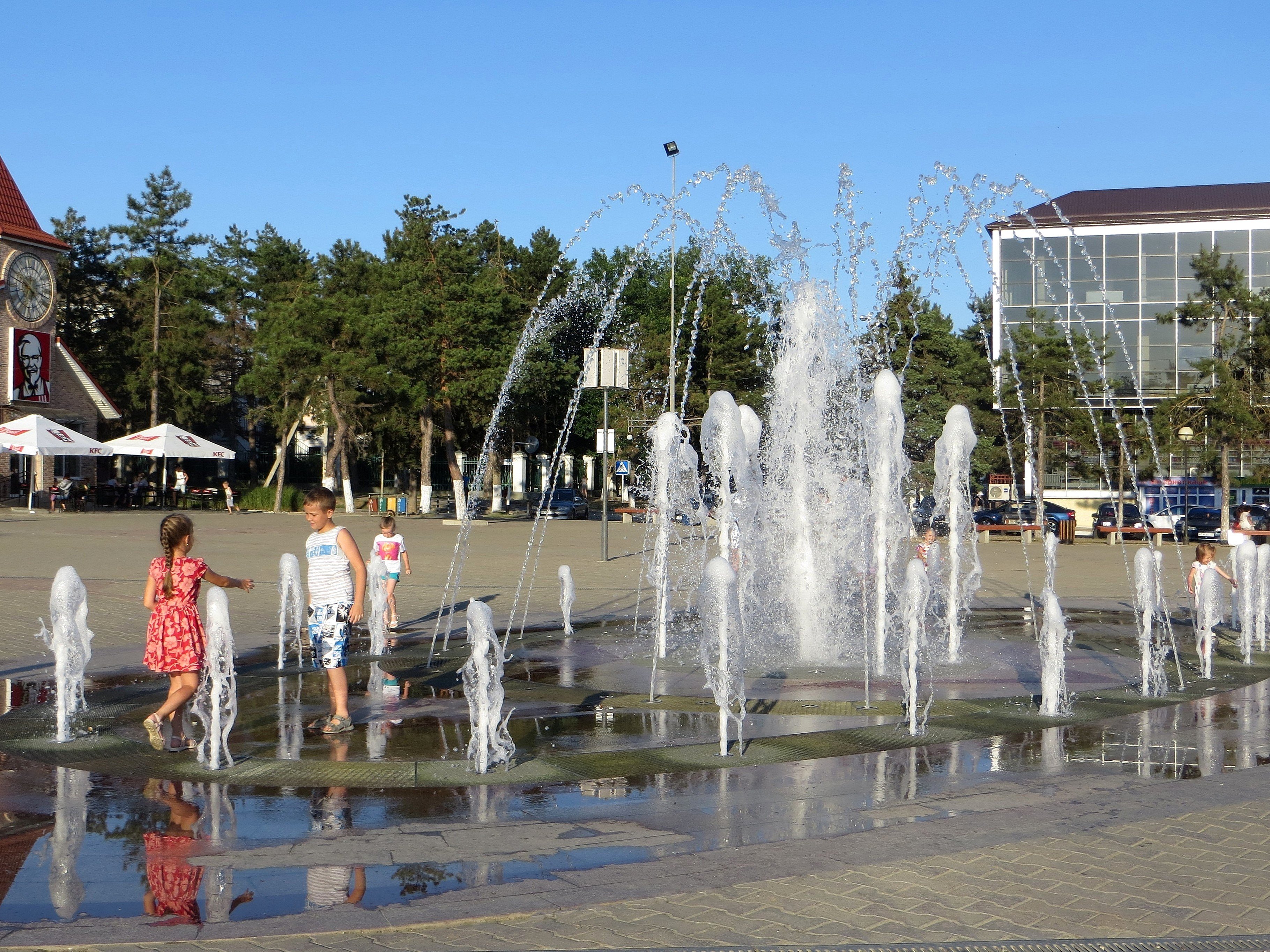 Темрюк какое. Город Темрюк Краснодарский край. Темрюк центр города. Темрюк фонтан. Темрюк Центральная площадь.