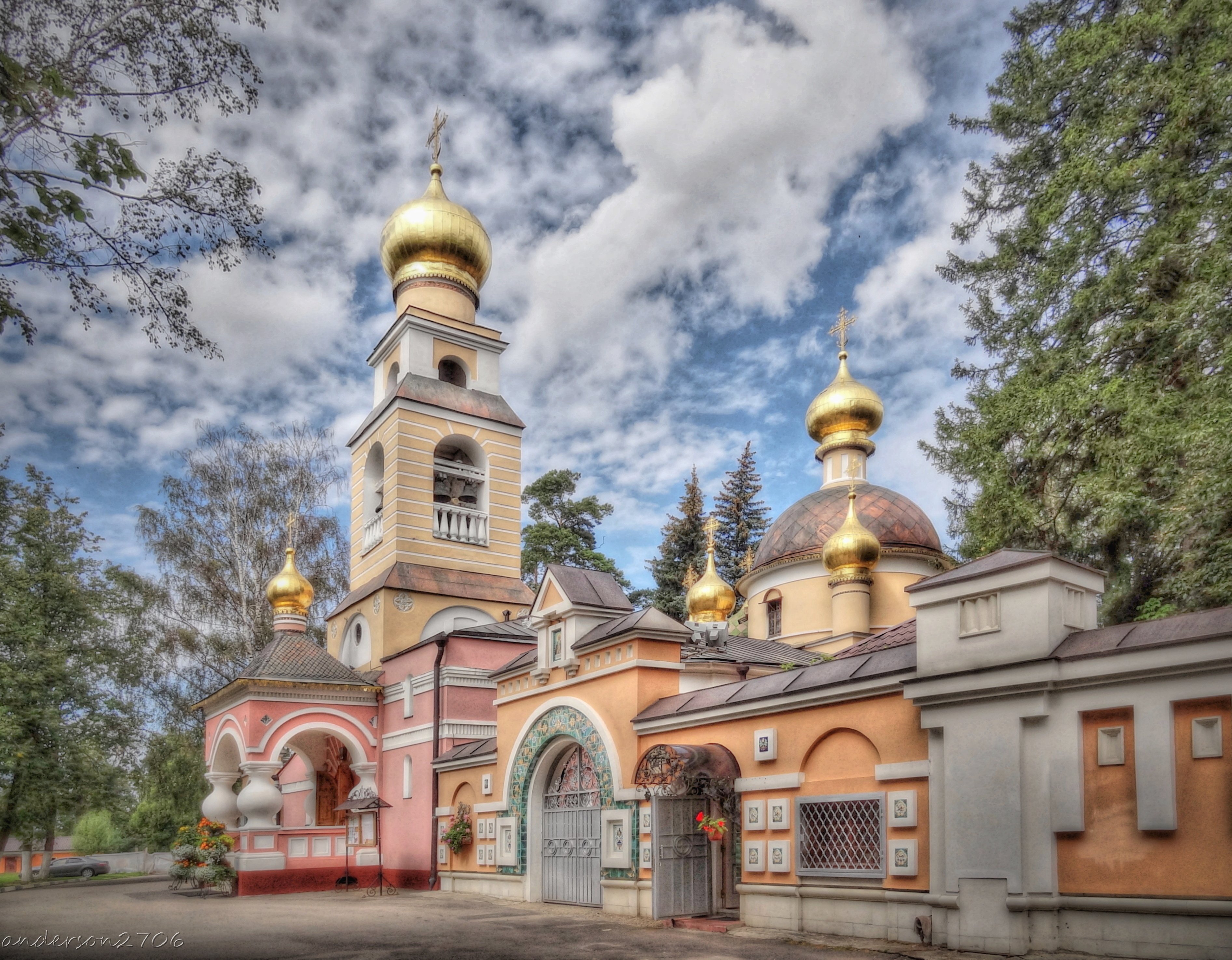 Храм преображения. Храм Преображения Господня в Переделкино. Спасо Преображенский храм в Переделкино. Храм Спаса Преображения. Храм Спаса Преображения в Лукино.