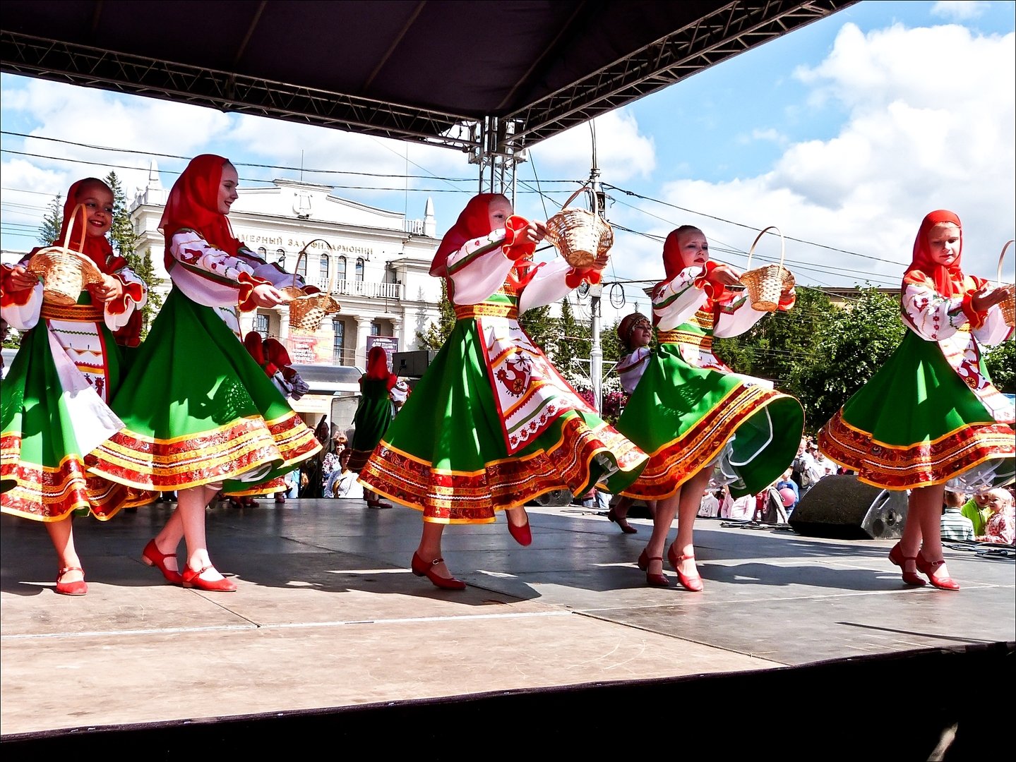 Танцы народов россии фото