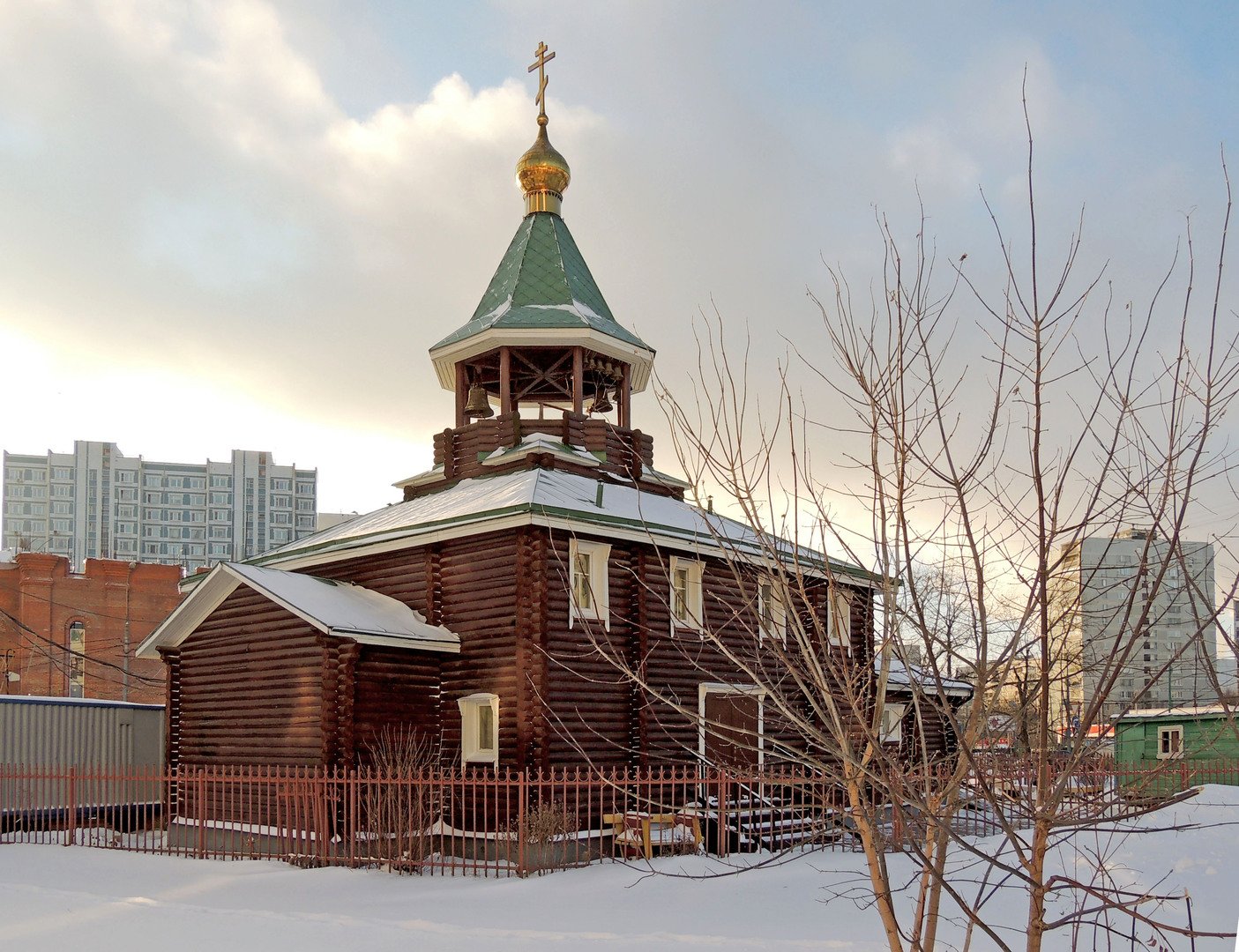 Храм андрея рублева. Храм-часовня Покрова Пресвятой Богородицы. Храм трех святителей в Раменках. Церковь Покрова Пресвятой Богородицы в Раменках. Храм Андрея в Москве.