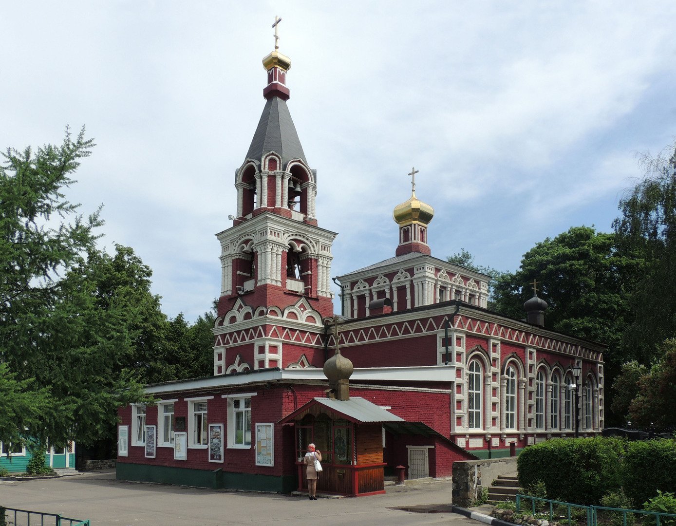 Храм пятница. Храм Параскевы пятницы в Бутово. Храм Святой великомученицы Параскевы пятницы. Храм Святой великомученицы Параскевы пятницы в Качалове. Церковь Параскевы Москва в Качалове.