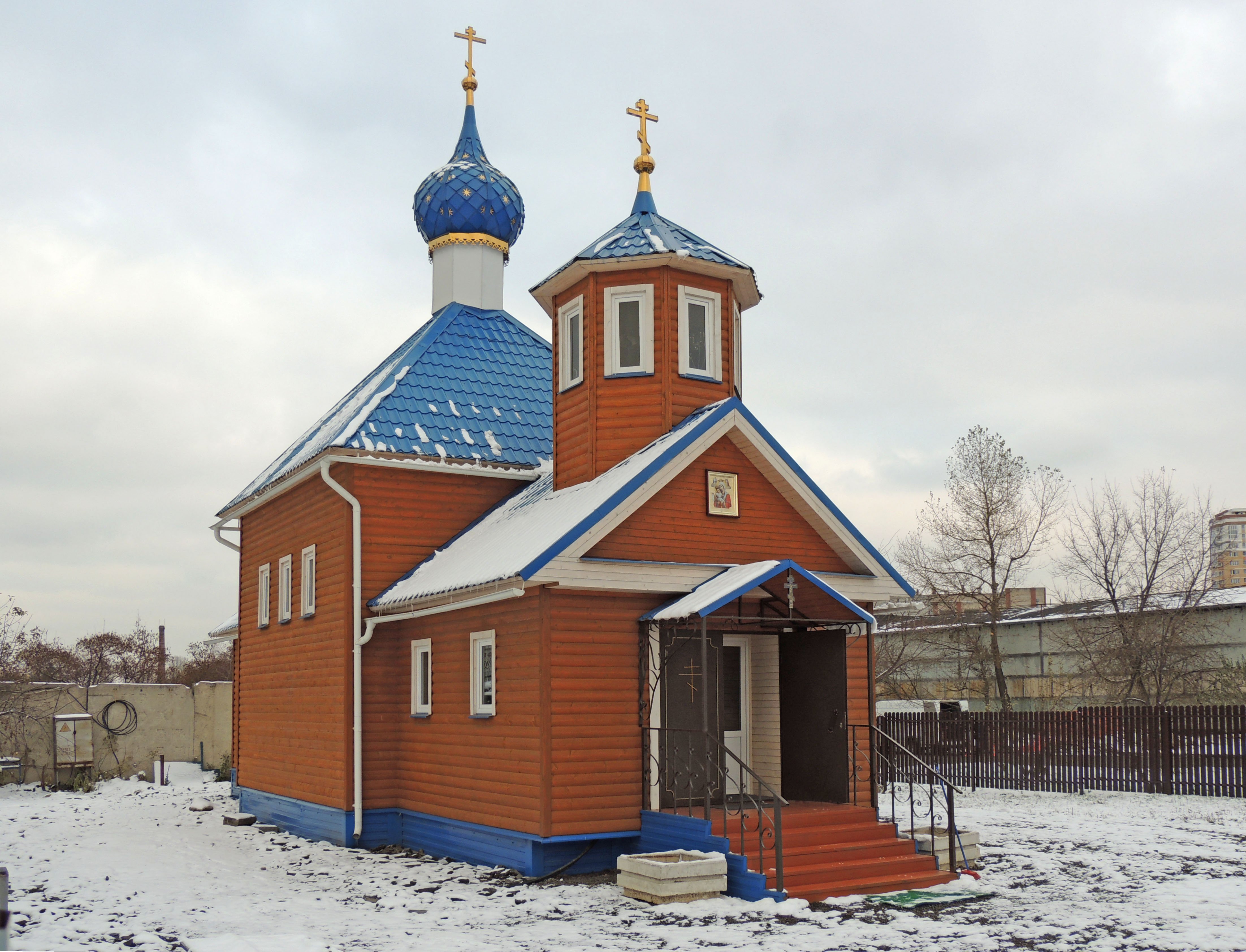 Действующих храмы. Храм достойно есть в Бирюлево. Достойно есть храм в Бирюлёво Восточное. Церковь иконы достойно есть Бирюлево. В храме достойно есть икона Божией матери.