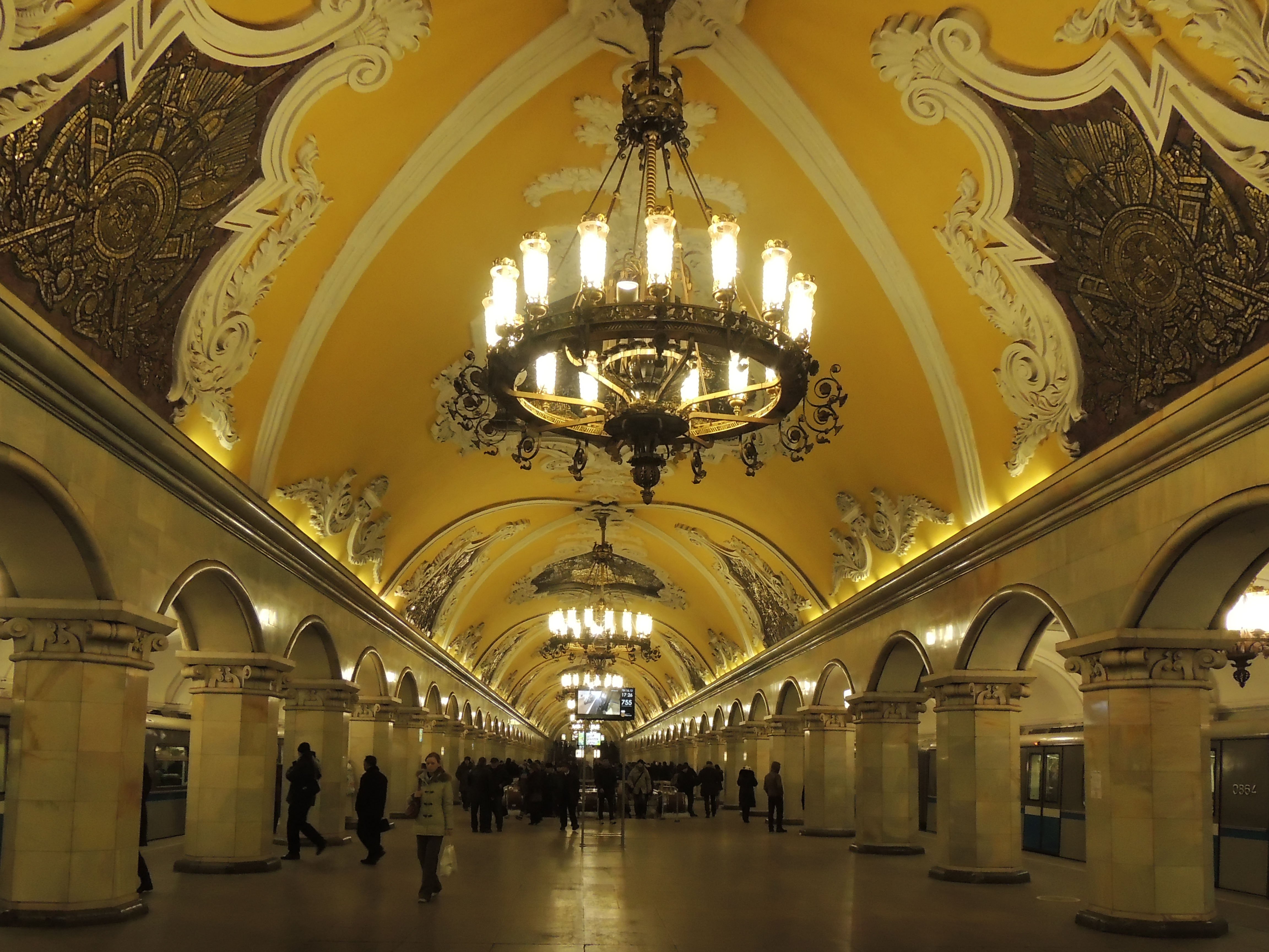 Фото станции метро комсомольская в москве
