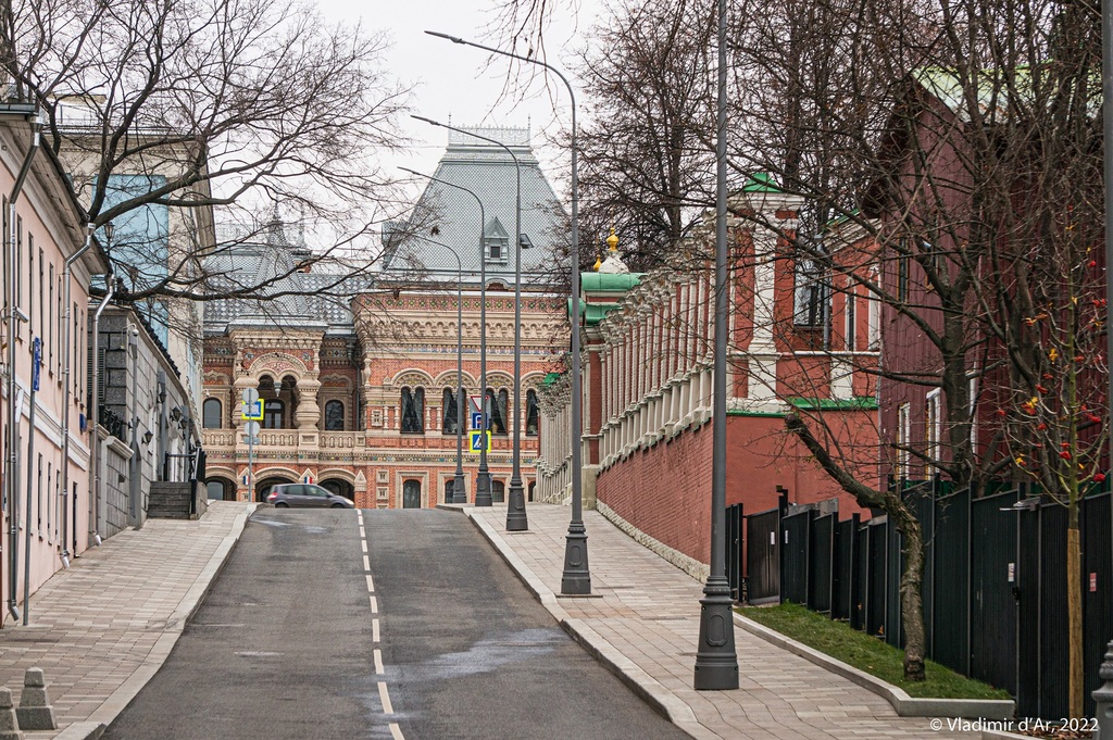 Якиманский переулок - вид в сторону Большой Якиманки. 