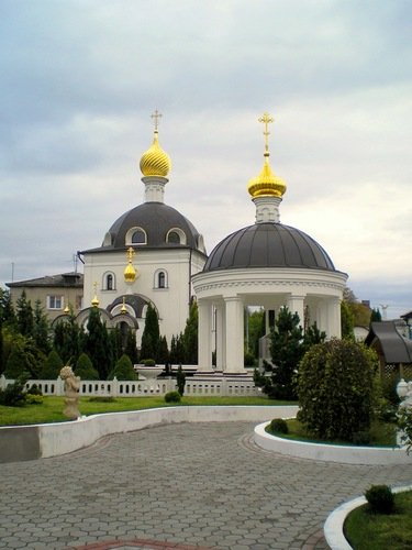 Церковь Св.страстотерпивцев Бориса и Глеба и источник
