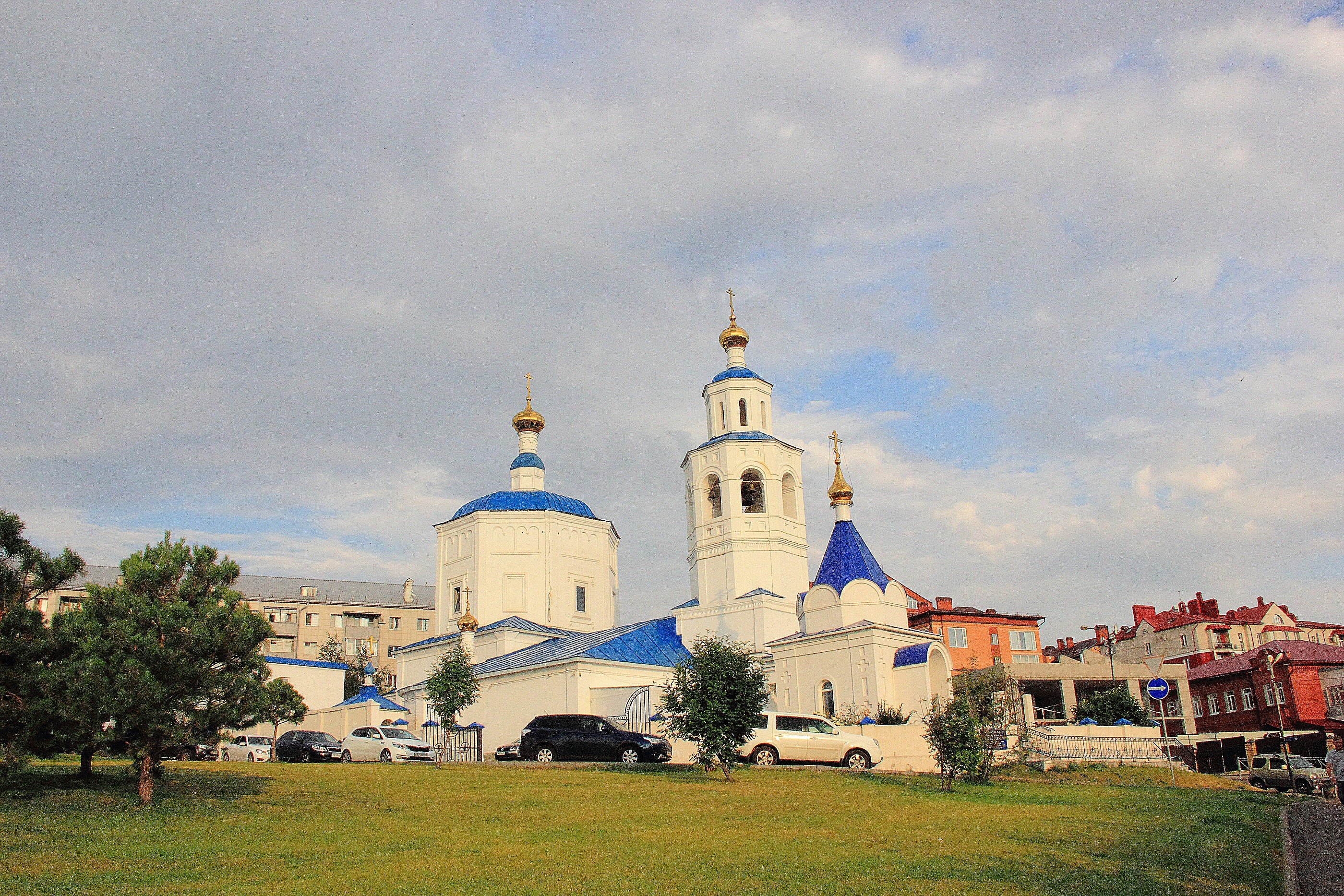 Храм параскевы пятницы волгоград. Церковь Параскевы пятницы Казань. Церковь Параскевы пятницы Казань часовня. Параскева пятница Казань. Параскевы монастырь 2009 надпись.