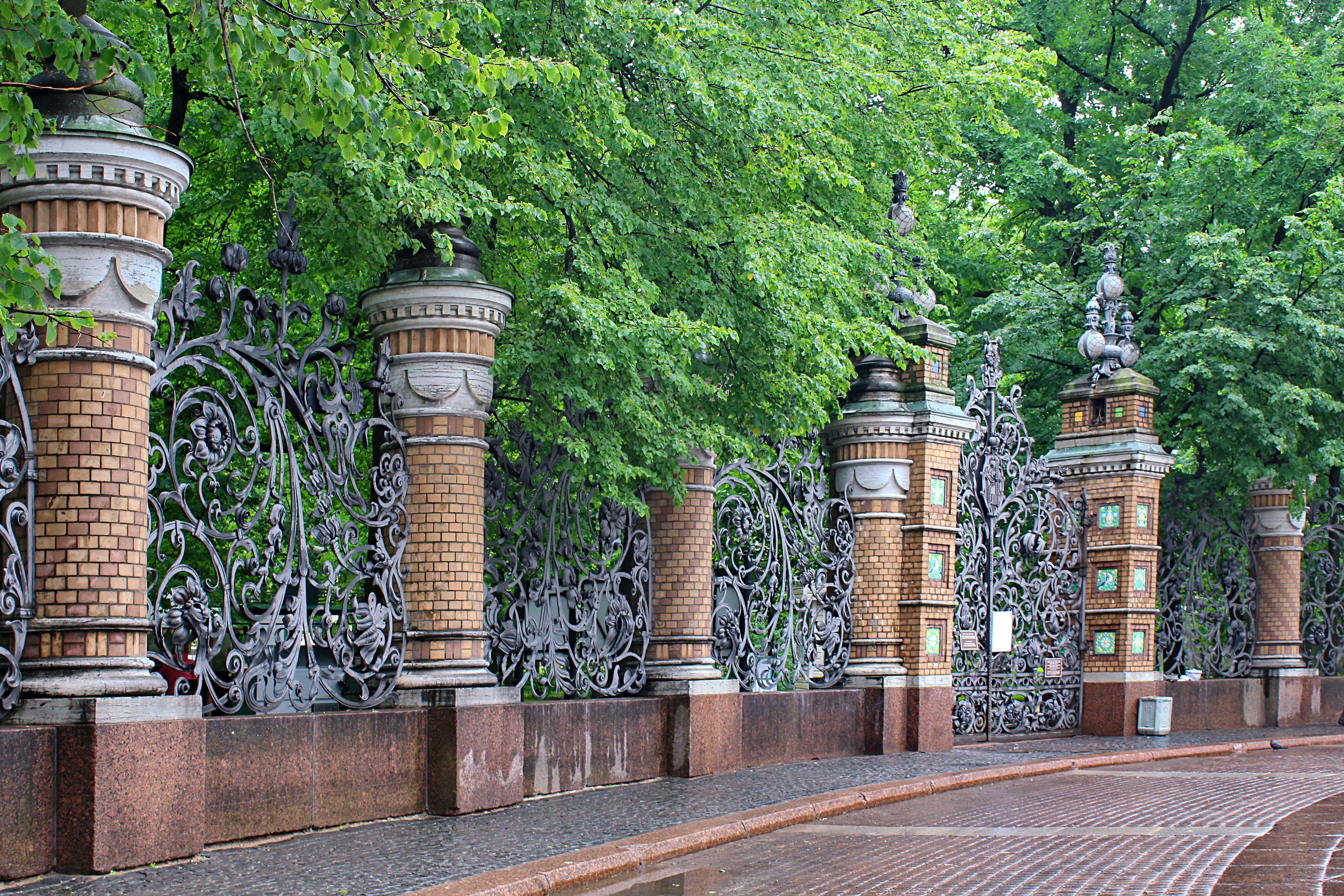 ворота михайловского сада в санкт петербурге