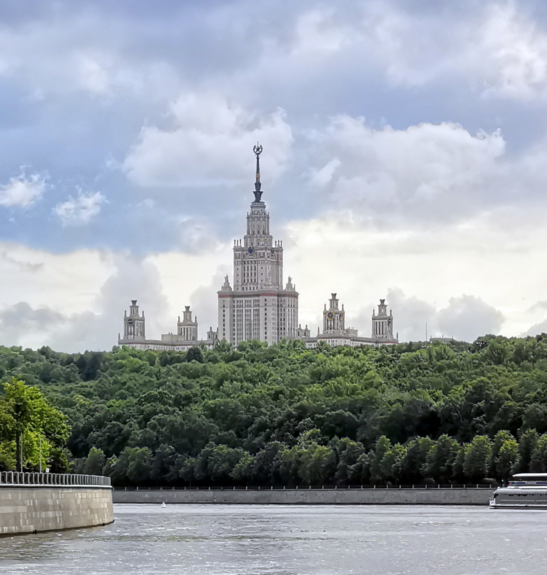 шпиль в москве