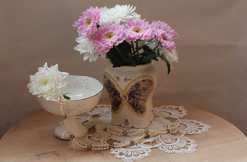 композиция с хризантемами