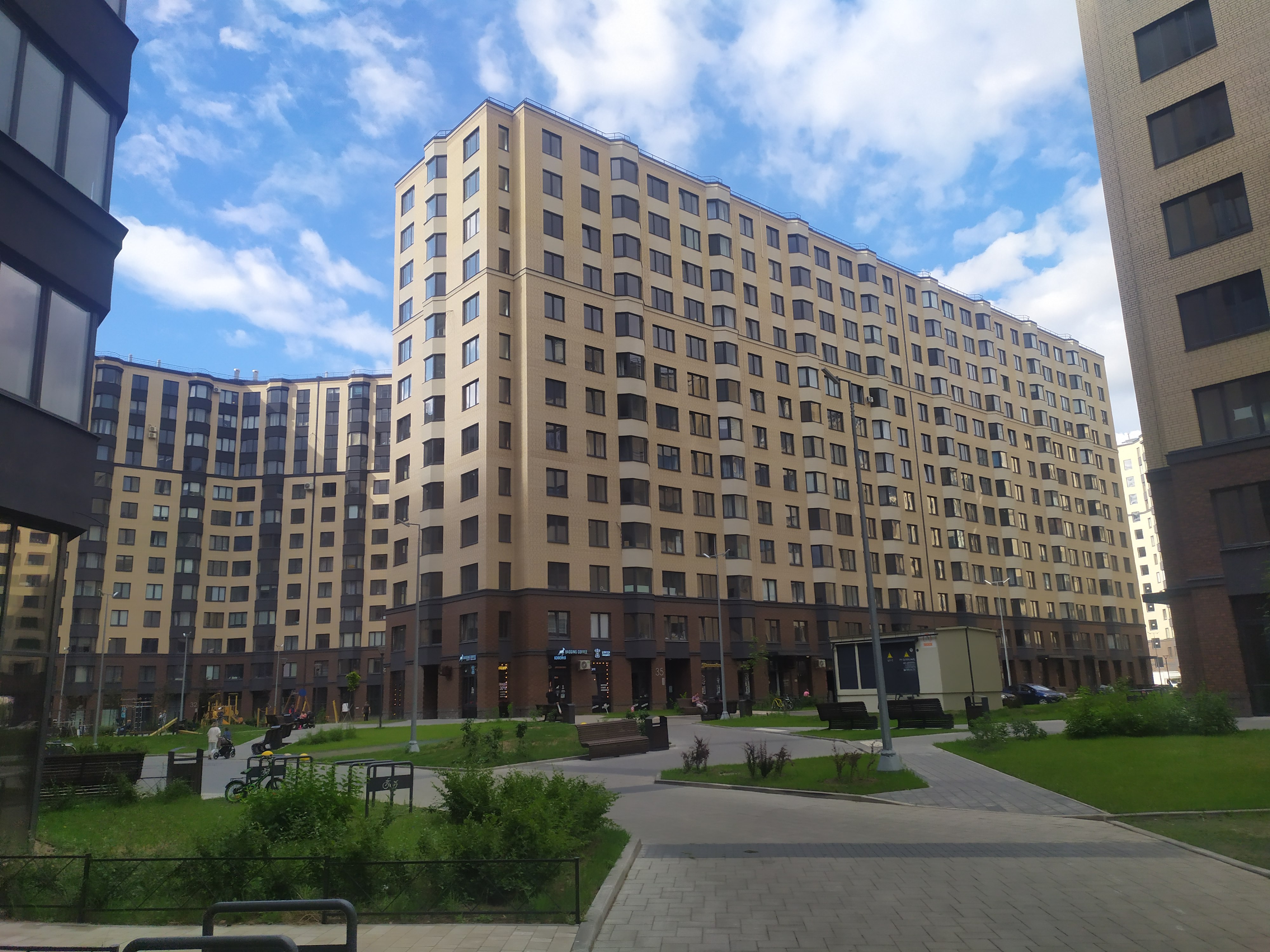 Малая Бухарестская ул. 12, парадные 35-38