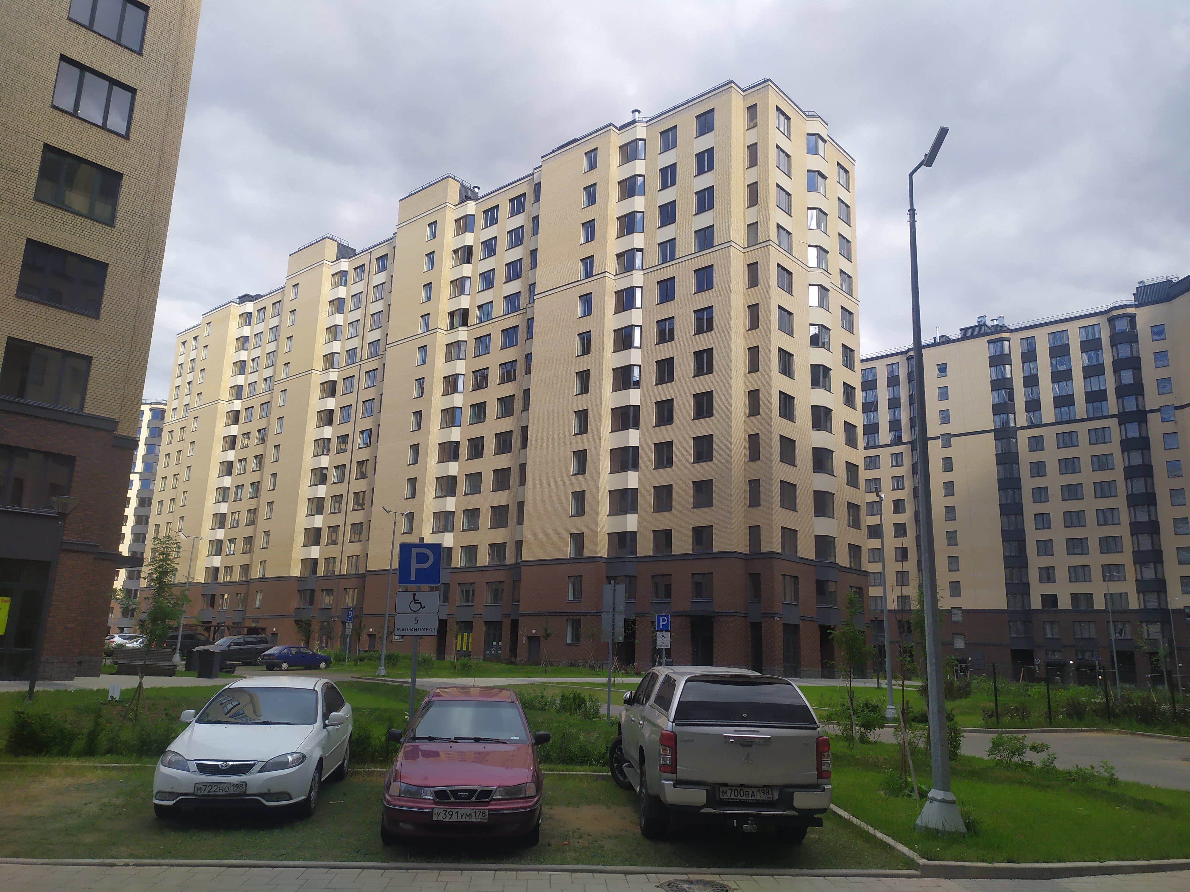 Малая Бухарестская ул. 12, парадные 43-46