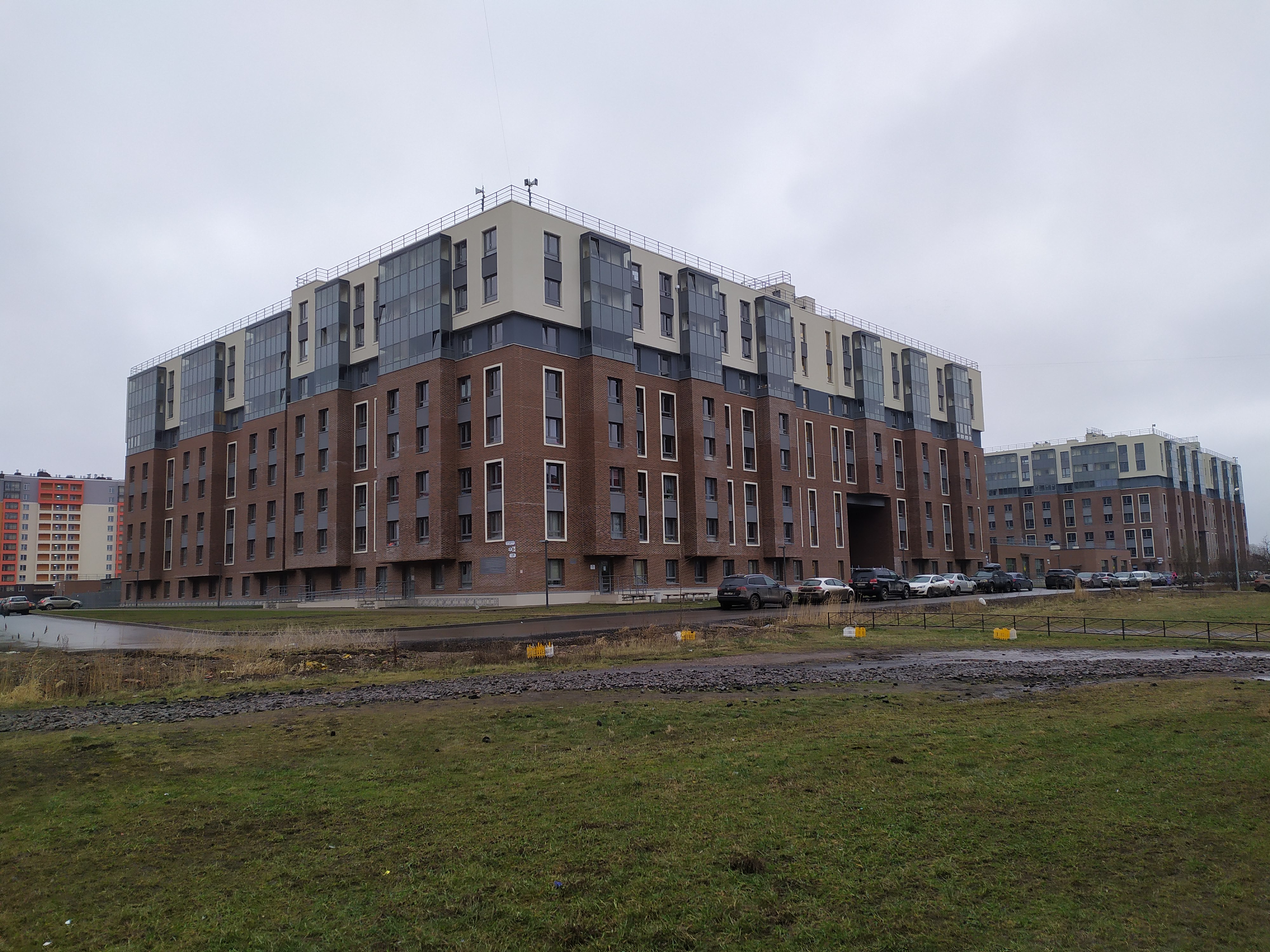 Петергофское шоссе 84к19, парадные 1-8