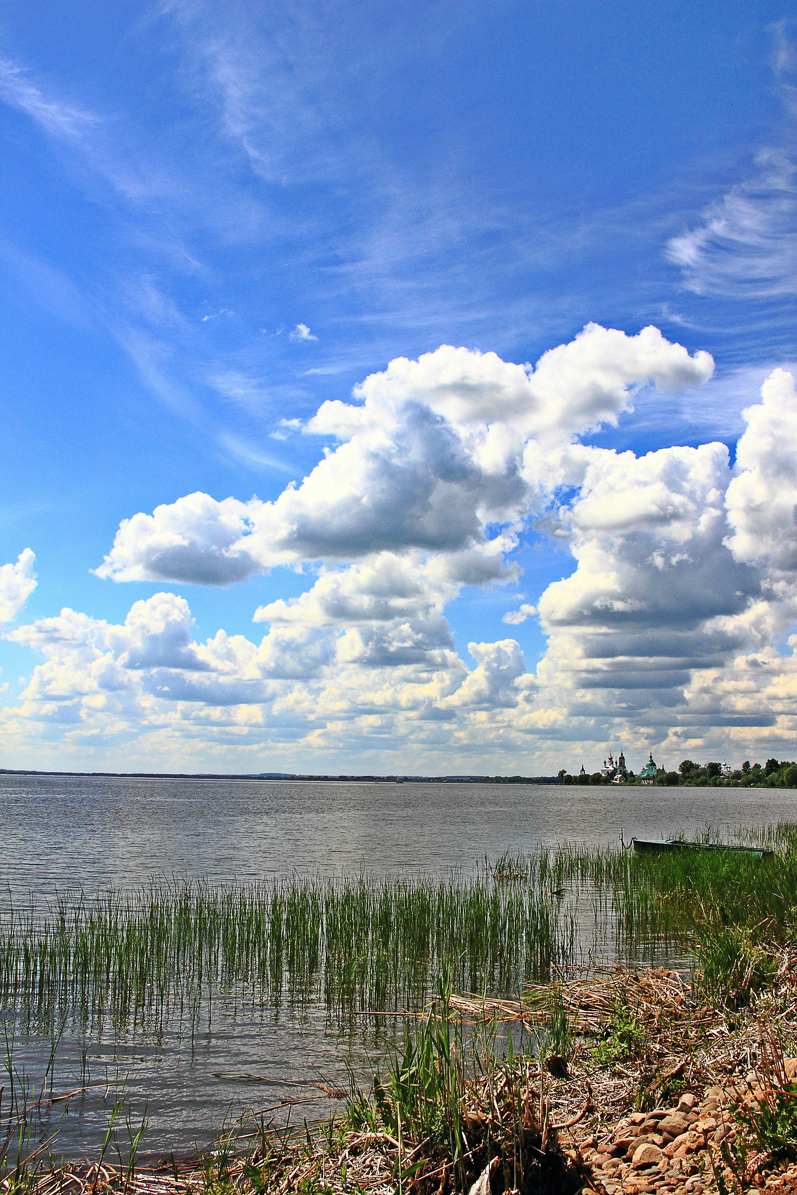 Озеро неро область. Озеро Неро Ростов Великий. Ярославль озеро Неро. Озеро великое Тверская область. Оз Неро Ярославская область.